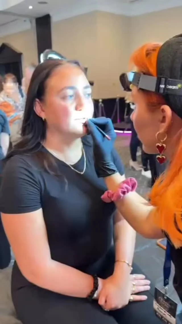Cleft Lip Queen @gabriellaspmu using PMUni Carve Brush Set during demo model at conference 🧡🧡🙌🏼🙌🏼
Matchy matchy with branding is just 10/10 🔥🔥🔥🔥🫶🏽🫶🏽🫶🏽😆😆