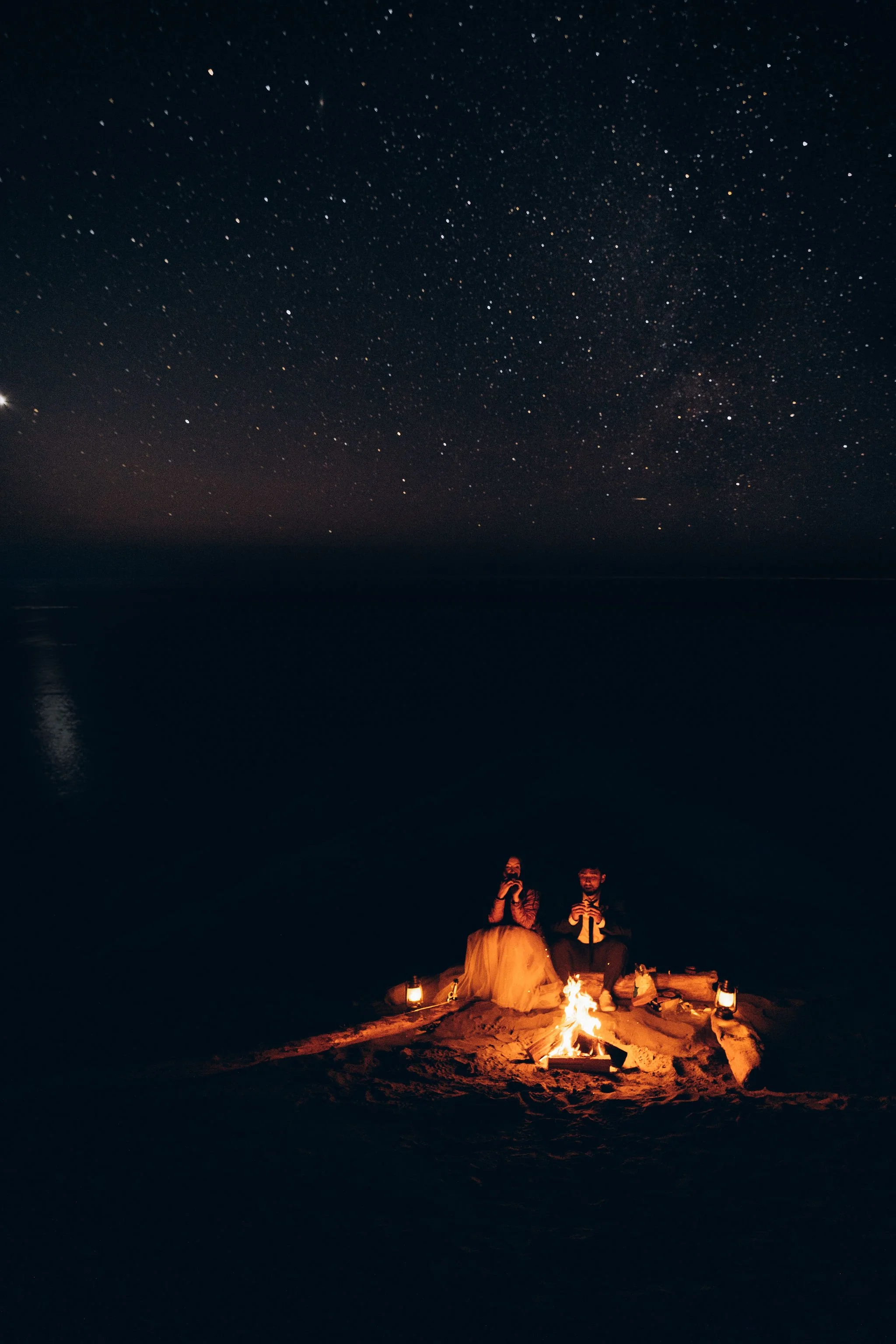 oregon-coast-starry-sky-elopement-bonfire-night.jpg