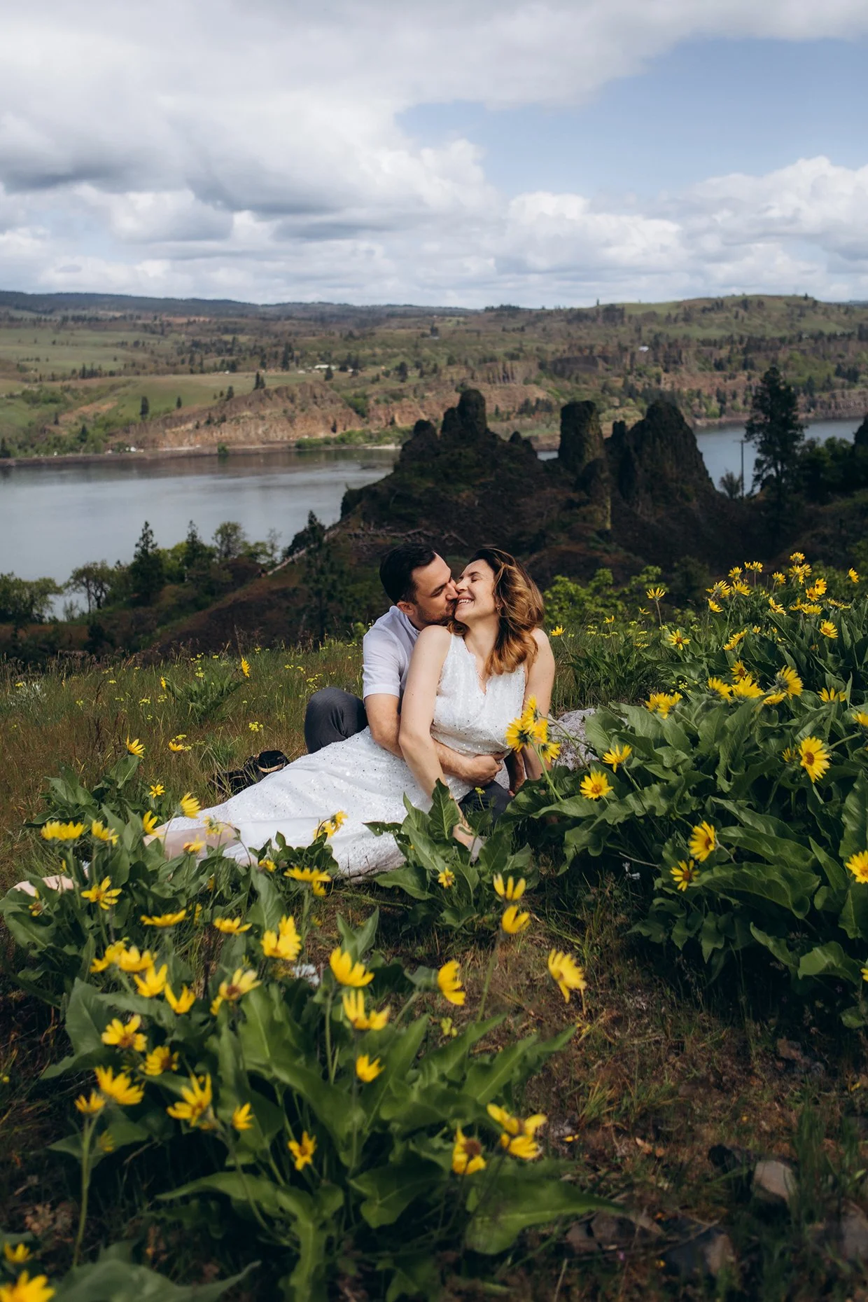 columbia-river-gorge-spring-elopement-wildflowers.jpg