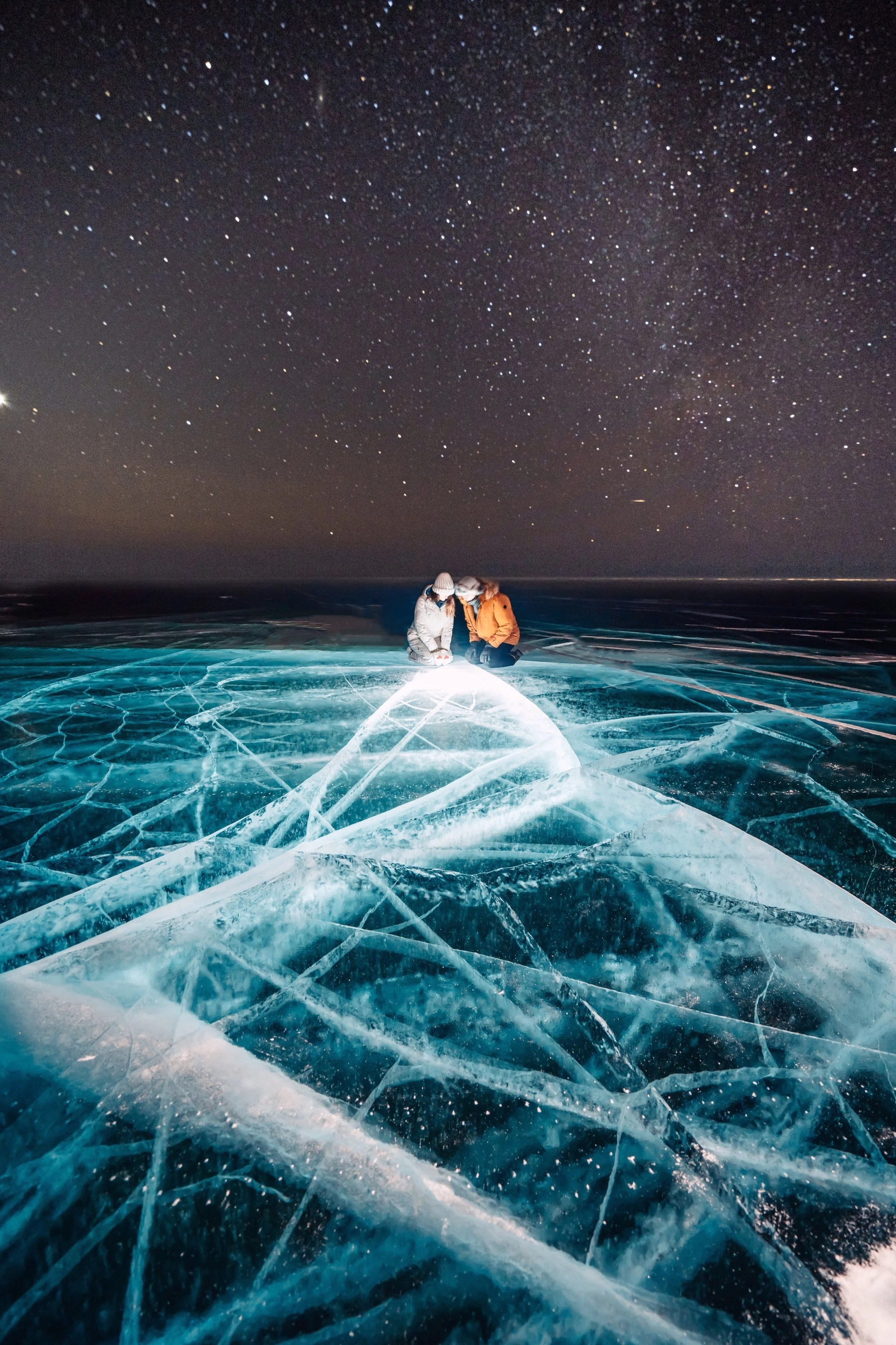 winter-ice-lake-elopement-starry-sky.jpg