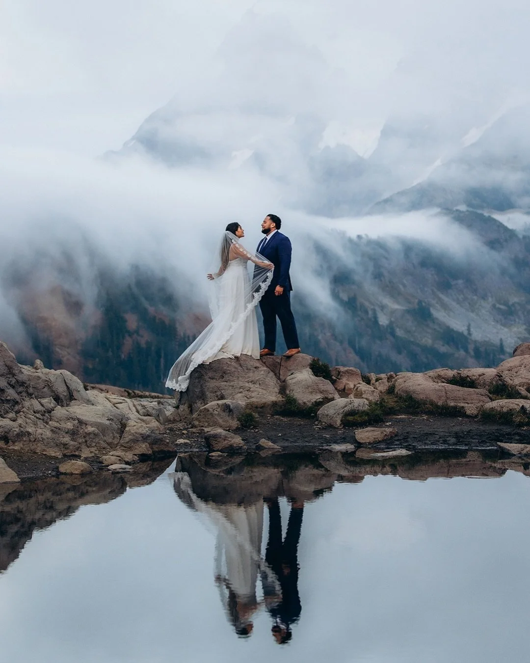 I think I&rsquo;ve seen Artist Point in every possible mood: sun, rain, full whiteout, snow &hellip; even a tiny glimpse of aurora once

every time I come here I&rsquo;m like 
ok nothing can surprise me anymore

and then this day happened: thick fog 