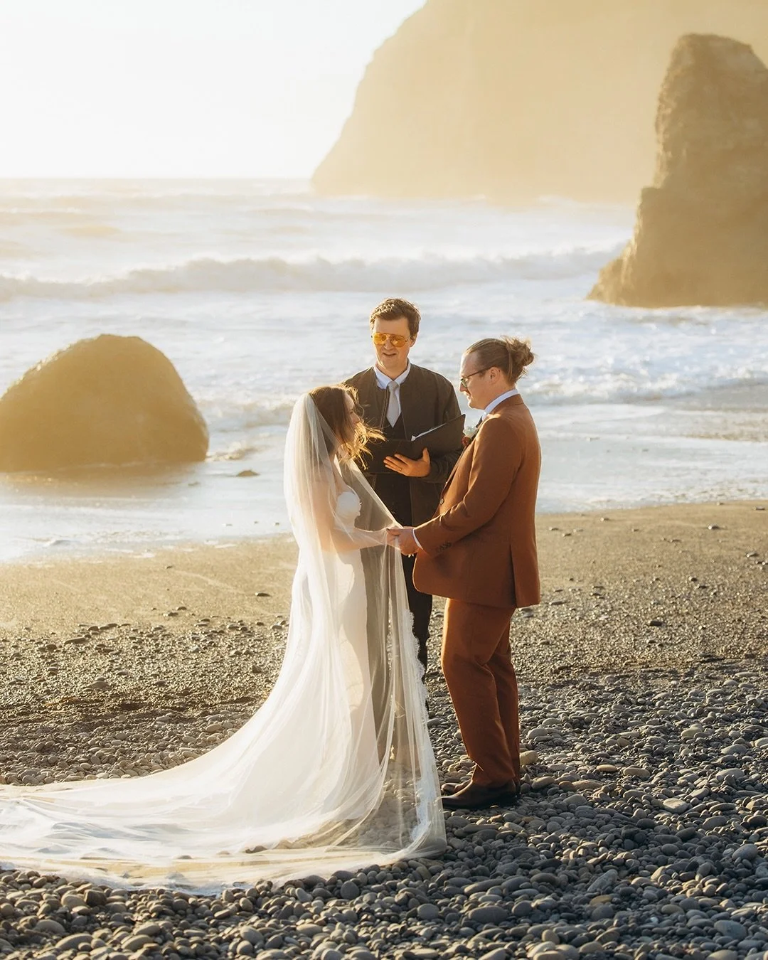 They didn&rsquo;t run away to elope, they brought their favorite people with them. Just a small circle of family and friends, standing together in one of the dreamiest corners of Olympic National Park.

No chaos, no strict timelines, no 100+ guest li