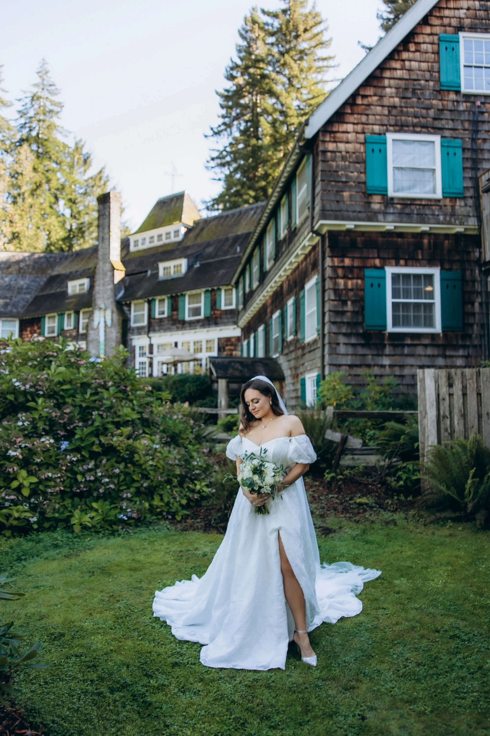 Bride getting ready at Lake Quinault Lodge in Olympic National Park