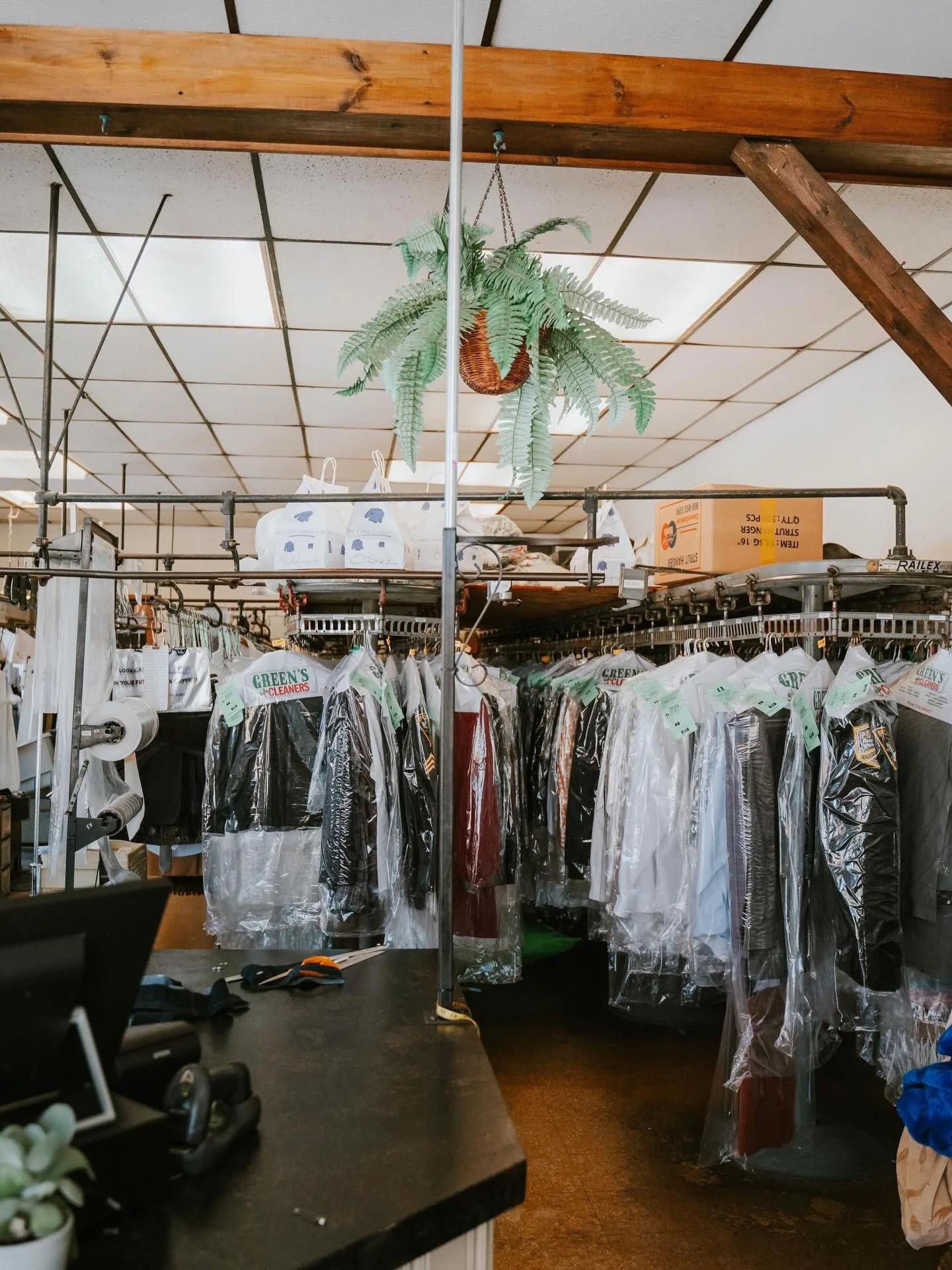 🫧🧵 A family legacy that&rsquo;s been going strong for nearly a century!

Green&rsquo;s Cleaners in The Plaza at Dublin Town Center first began in the 1930s in Philadelphia and has been passed down through the generations of the Green family. Each o