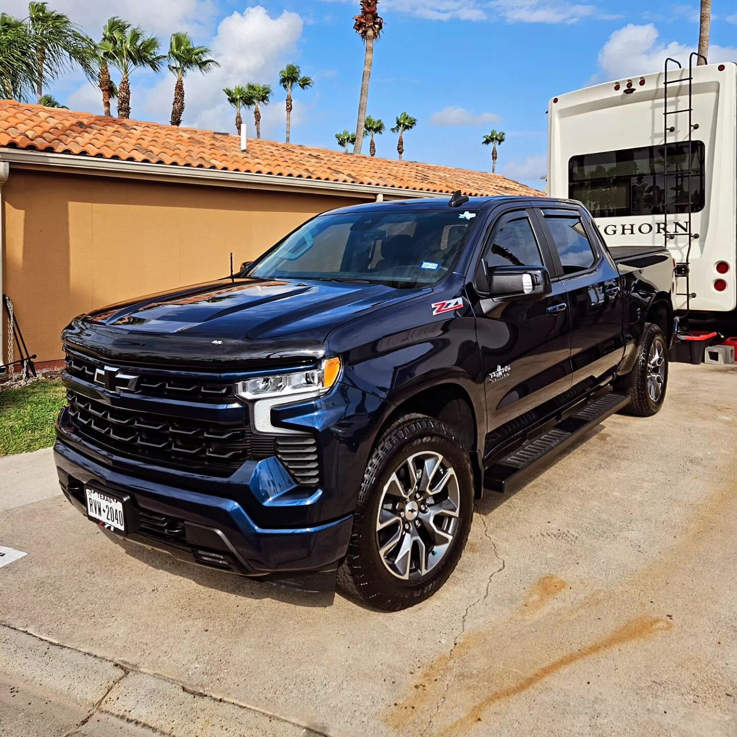 2022 Chevy Silverado was provided a Polish (1-Step) &amp; 1 Year Coating for our client! 

Our client purchased the vehicle and immediately called us to perfect the exterior and protect it from the Texas heat.

Visit our website that is in our bio fo