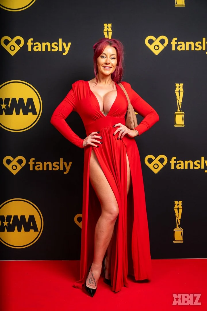 zoe xbiz.jpeg