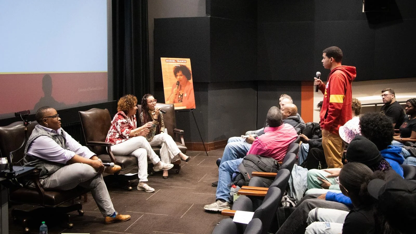 Muriel Tramis engaged with USC Games students and learned about their projects in development during the Q&A following her receipt of the USC Games Lifetime Achievement Award.