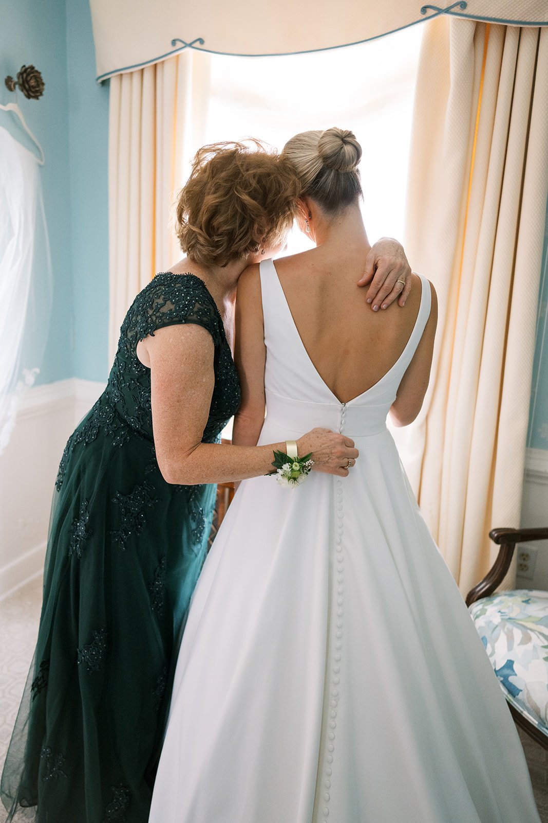 mom and daughter wedding day