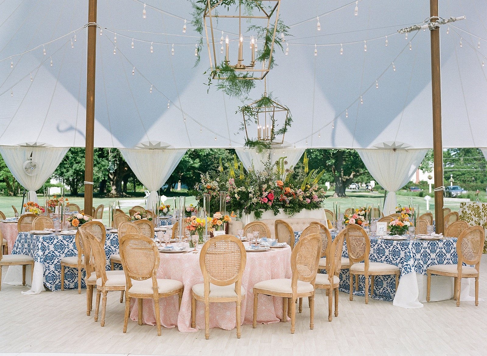 Awakening Palettes: Summer's Color Stories for Luxurious Events
