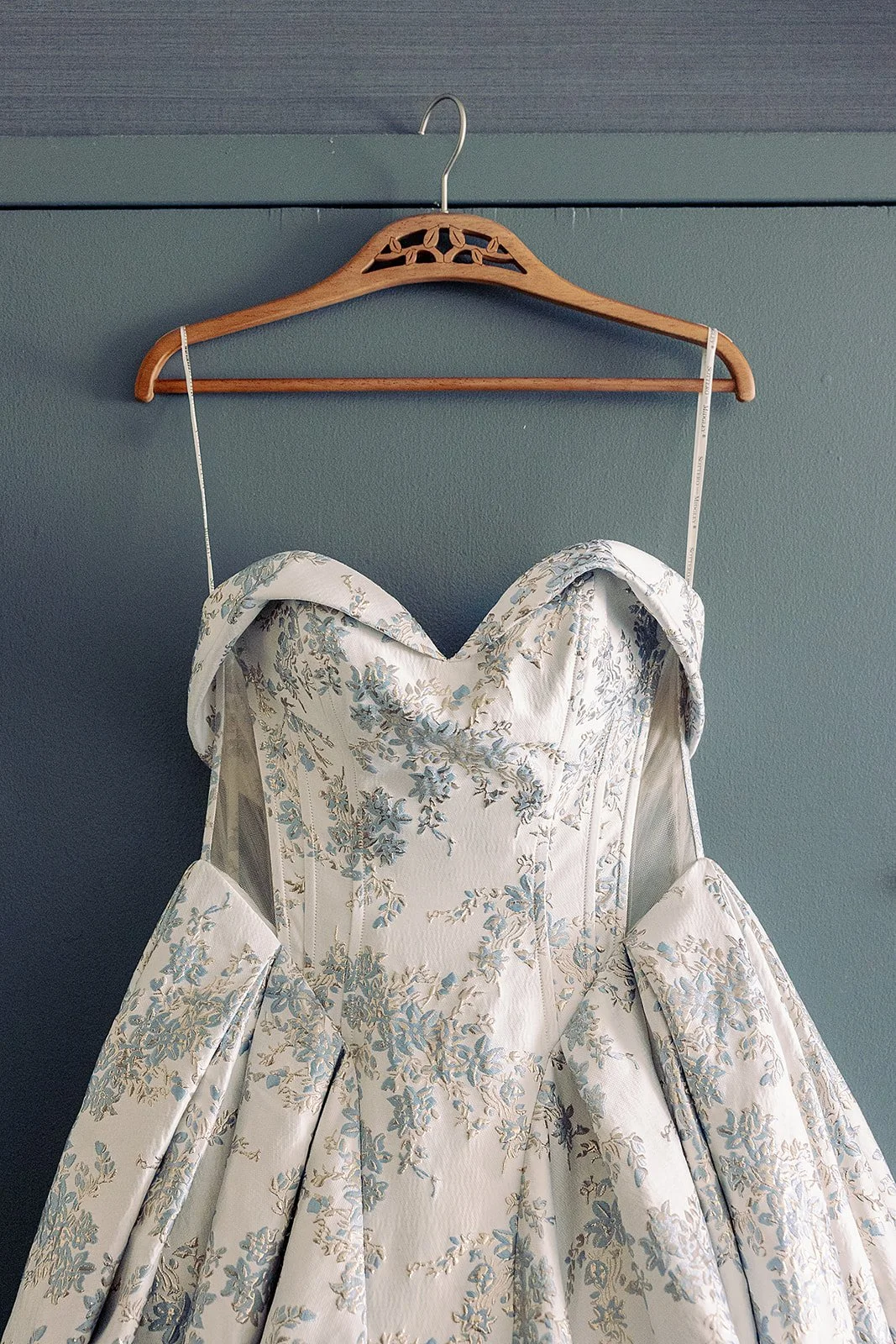 A Modern Waterfront Celebration: Lianne &amp; Mike