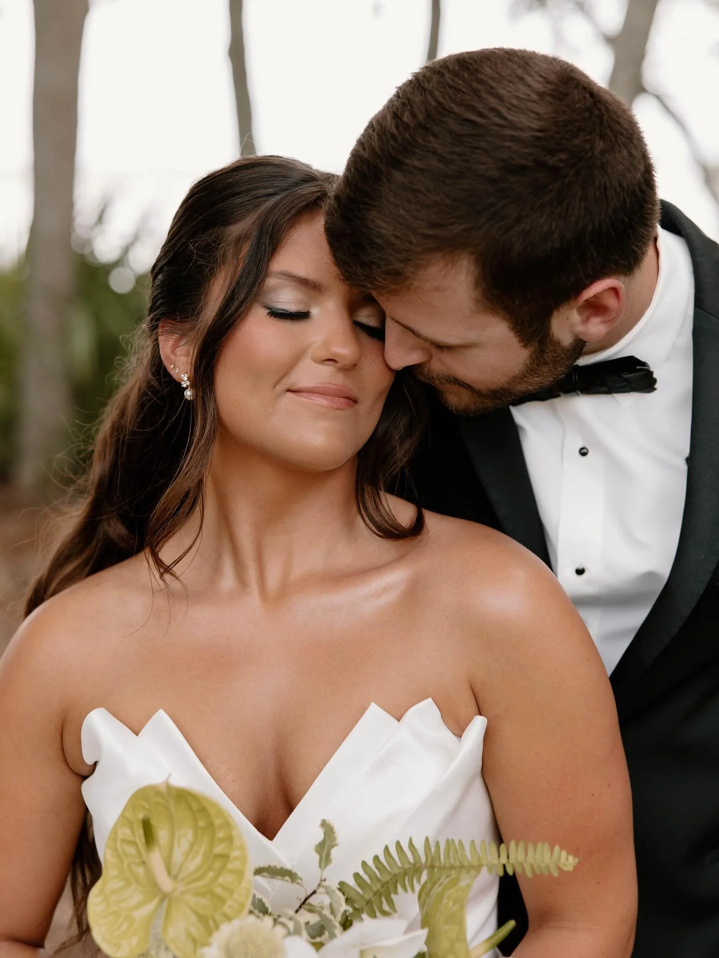 What a busy, busy Spring and Summer wedding season!! In the midst of all the fun with our sweet clients, we bought, renovated and moved into our first home!
Now it&rsquo;s time to play a little catch up &mdash;
⠀⠀⠀⠀⠀⠀⠀⠀⠀
First up, Mr. + Mrs. Williams