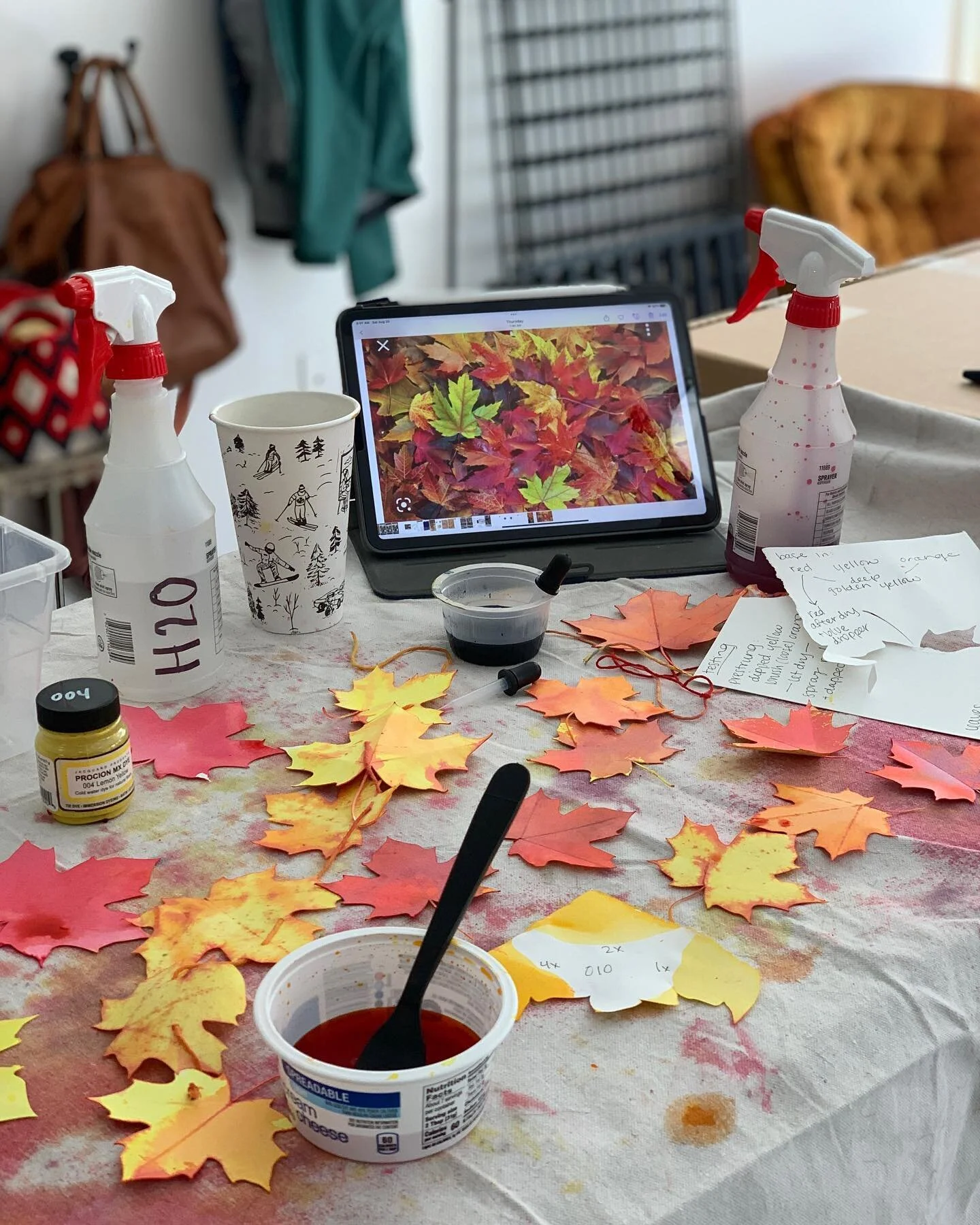 Studio scenes, fueled by @pkcoffeevt 
🍁 🍁 🍁 🍁 🍁
.
.
.
#handmade
#studioscene
#installationart 
#colortest
#windowdisplay
#retaildesign 
#displaydesign 
#madeinvermont