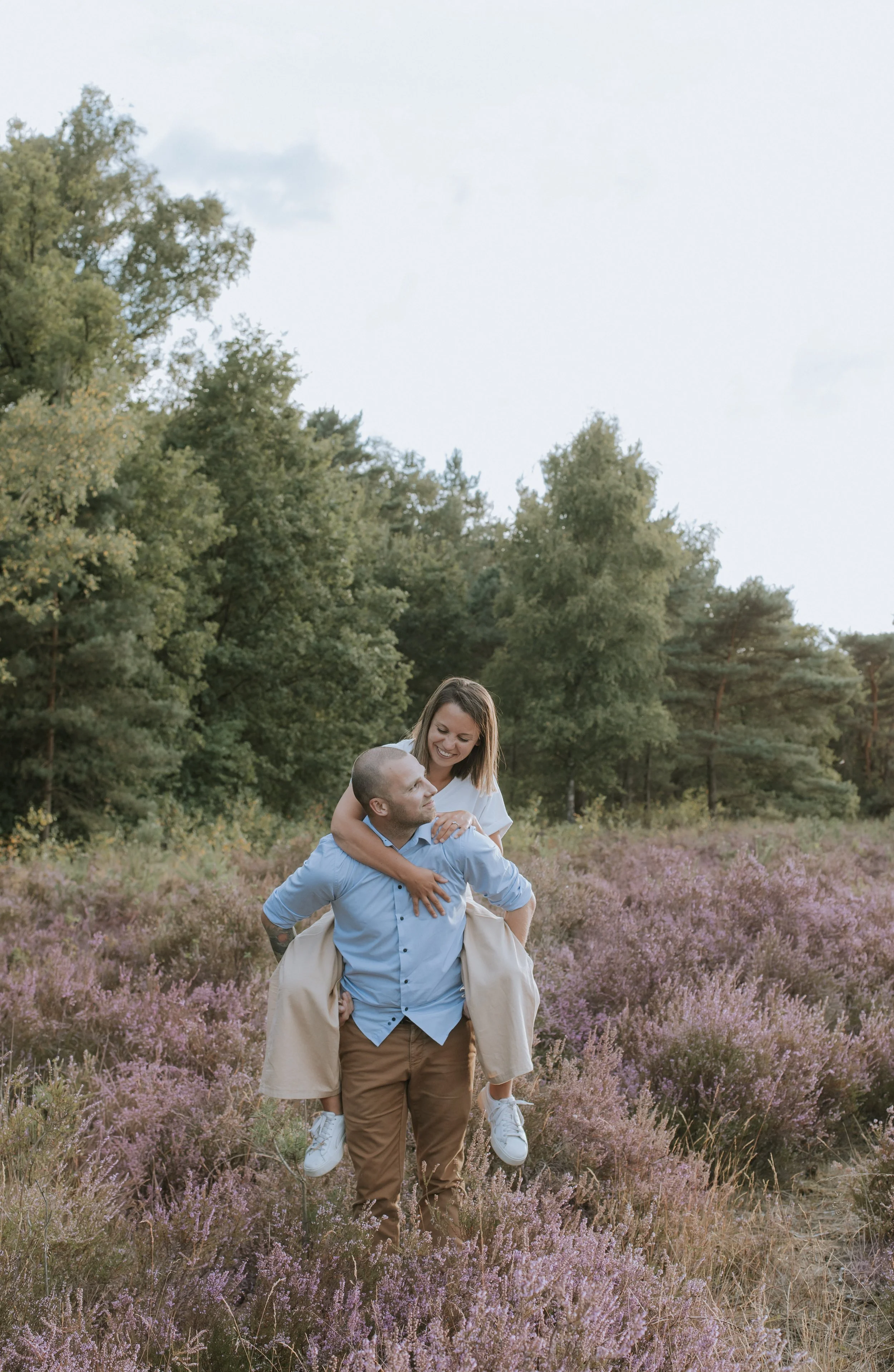 Een speelse koppelshoot in de natuur van Scherpenheuvel.
