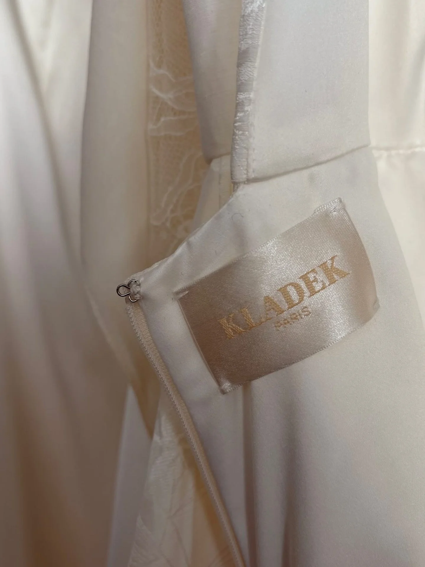 Our silk label era begins. Precision in every detail &mdash; because restraint is the ultimate luxury.

Collection IV coming soon. 

Photography: @luluandrau 

#kladek #kladekparis #parisbridal #modernbridal #lessismore