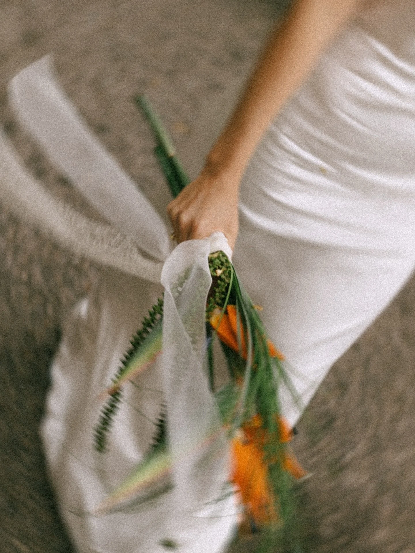 Organic textures, nature and two beautiful souls 🤍

Bride &amp; Groom: @parmenv @regcontreras 
Photography: @atelier.memoria 
Wedding Planning: @purelove.es