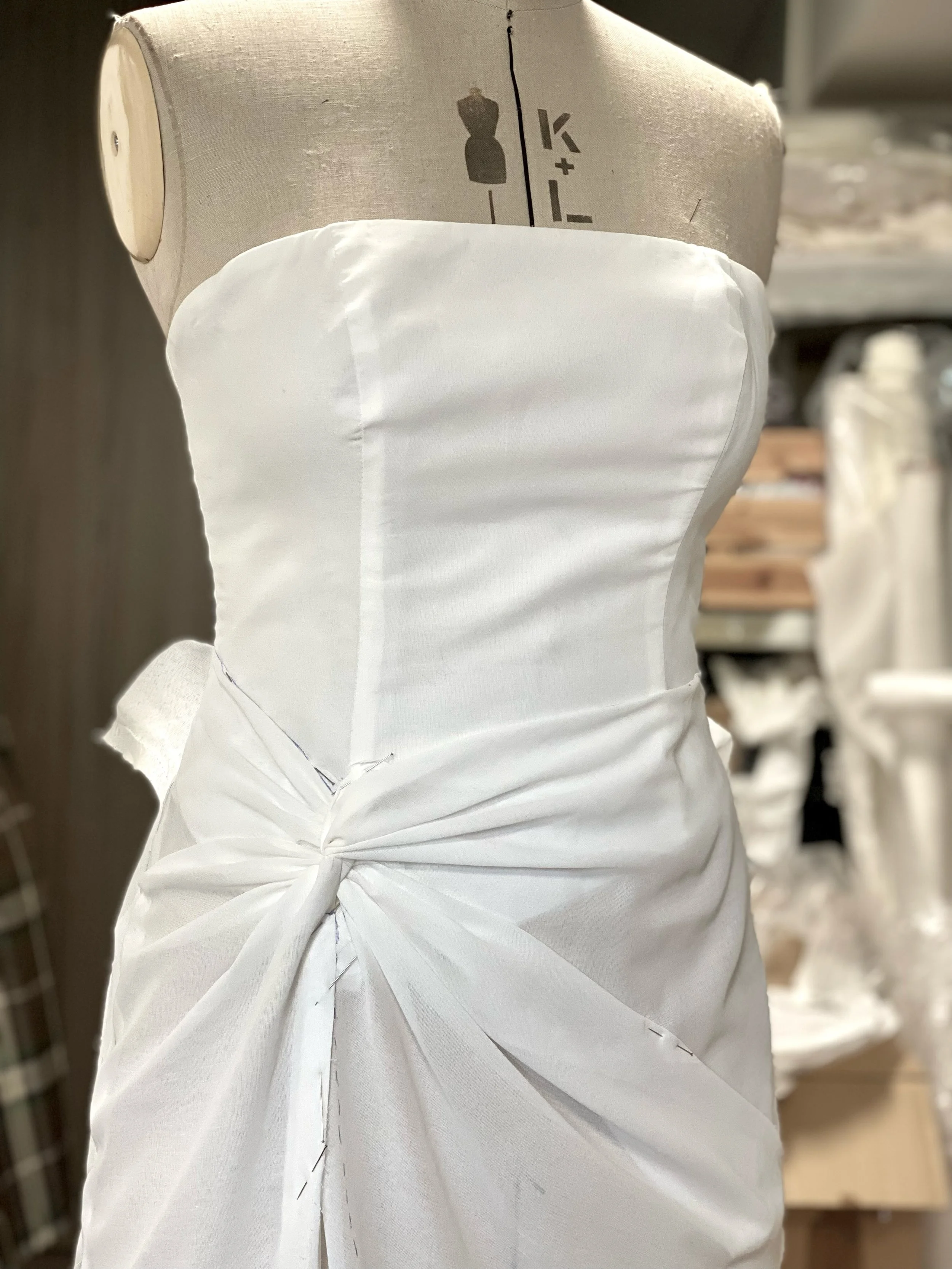 The making of ARLO.

From first pin to final silhouette, ARLO begins its life quietly in the atelier. Shaped directly on the mannequin, where fabric meets instinct and proportion is tested in real time. Every fold is adjusted by hand, every line refi