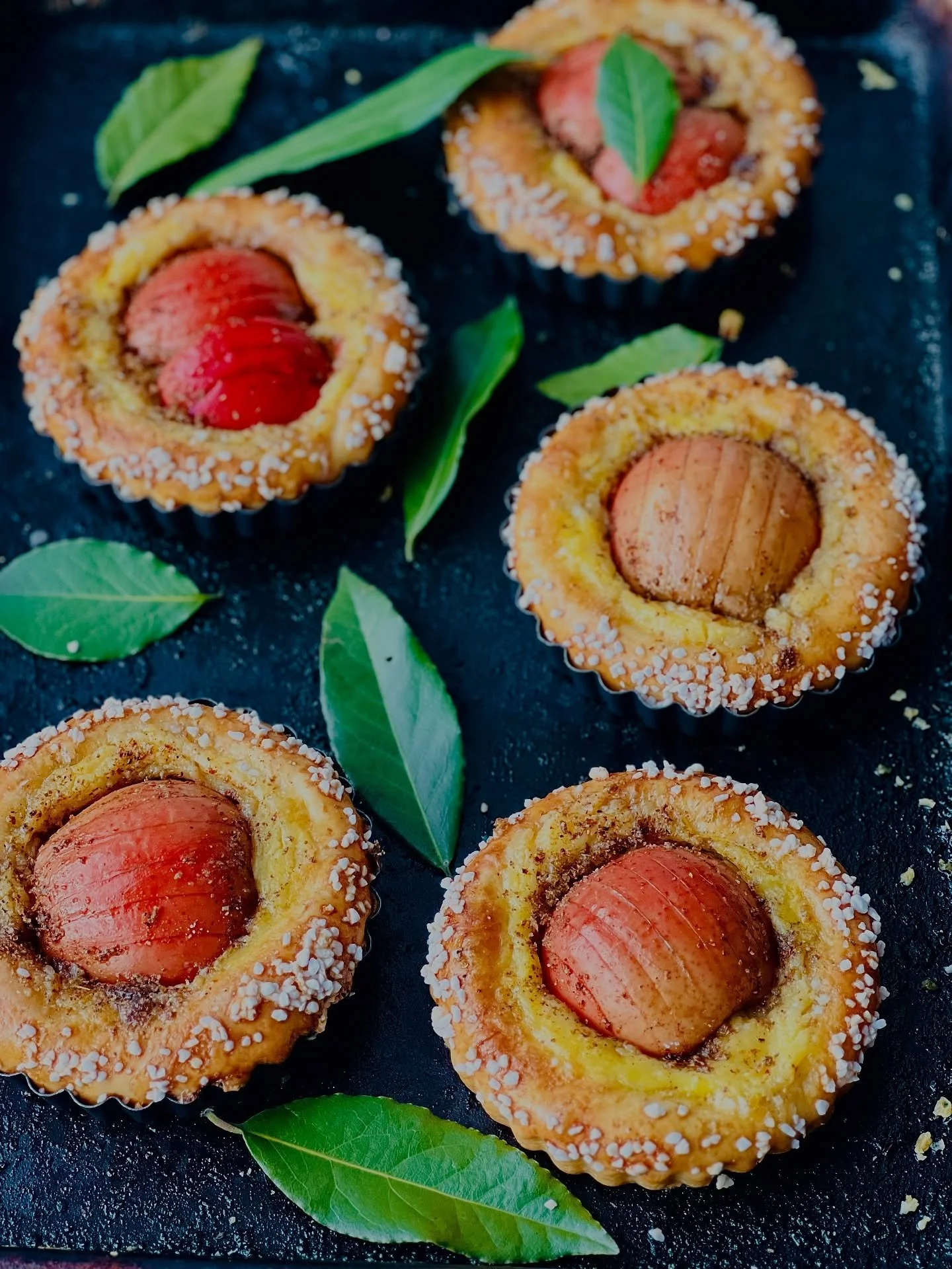 BAHARAT SPICED APPLE BRIOCHE

🍂✨ Today marks the first day of fall ✨🍂
And we&rsquo;re welcoming the season with a pastry that feels like crisp air and golden leaves.

Orange-zest and vanilla brioche, filled with bay leaf, ginger and rosewater cr&eg