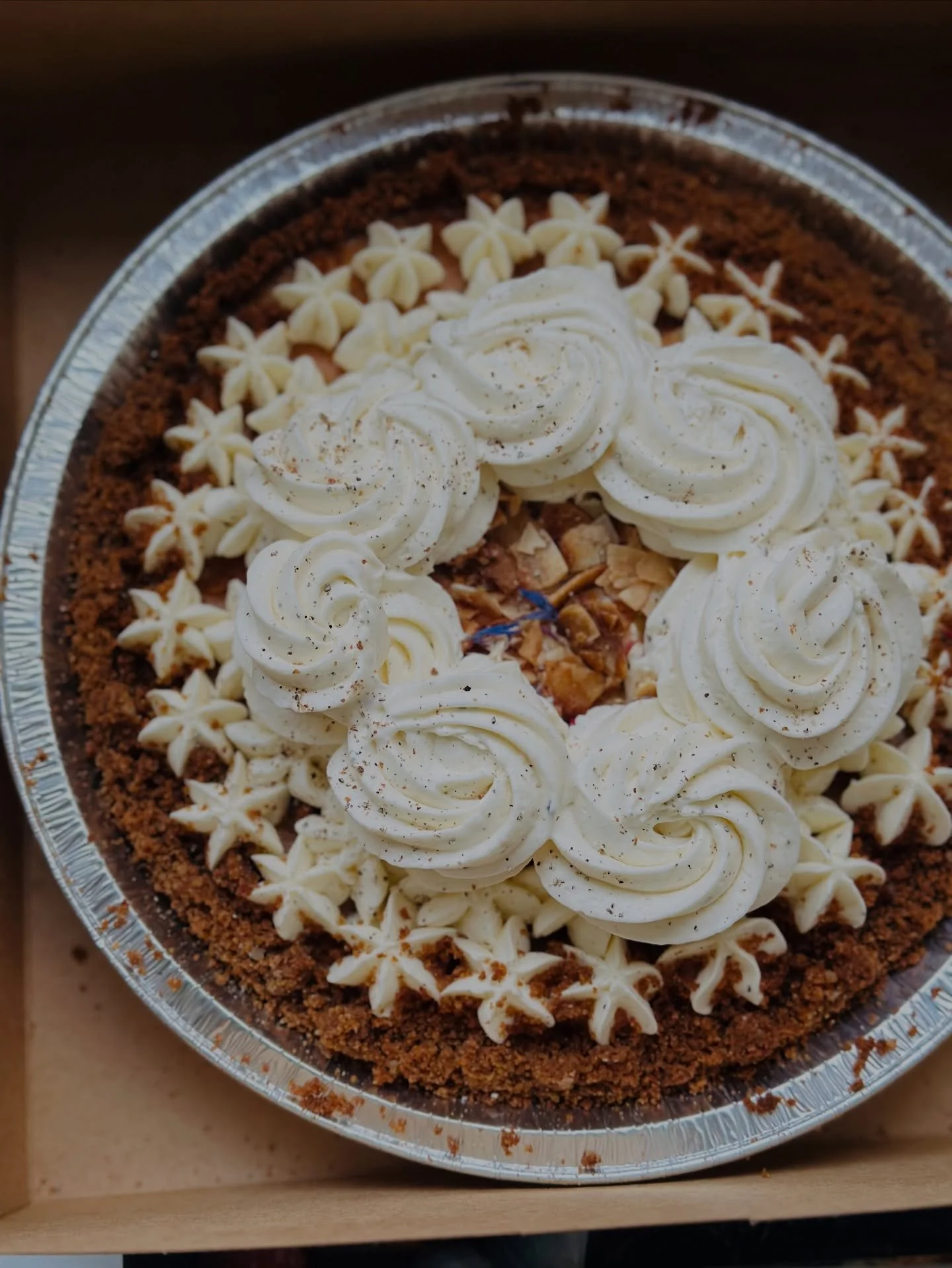 Happy Thanksgiving from UFS 🧡

This year&rsquo;s Thanksgiving was one of the biggest UFS drops yet.

We pushed through:
🥧 150 pies (130 minis + 20 full-sized)
🍰 30+ Basque cheesecakes
🥖 10 trays of Shio Pan dinner rolls

And yes&hellip; I know UF