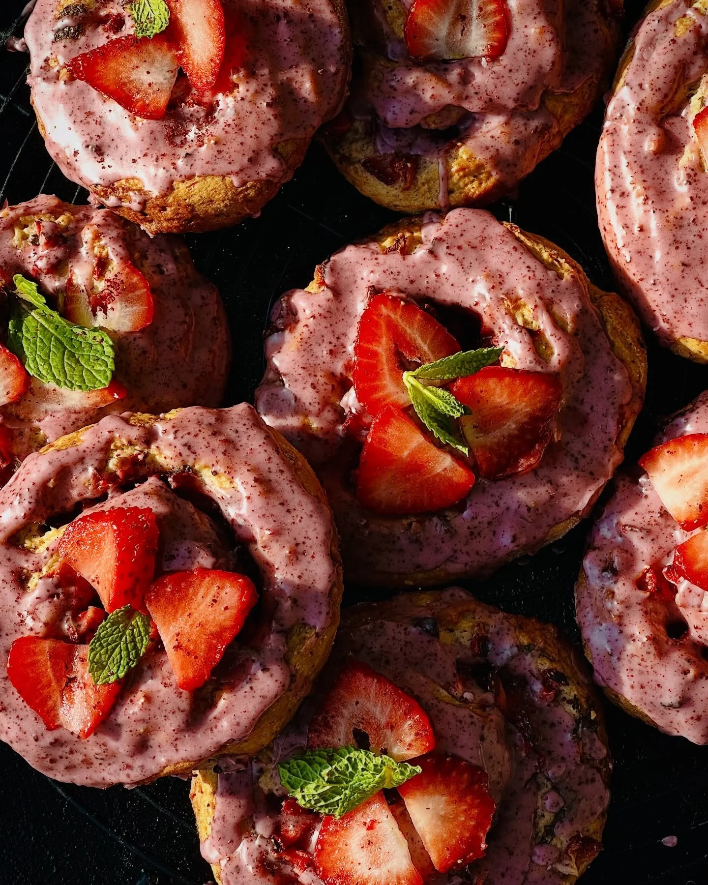 I wanted to make strawberry shortcake you could carry in your hand. 🍓

So these Strawberry Sumac Mint scones are filled with sumac-macerated strawberries and fresh mint, baking into pockets of jammy fruit.

Finished with a strawberry rosewater glaze