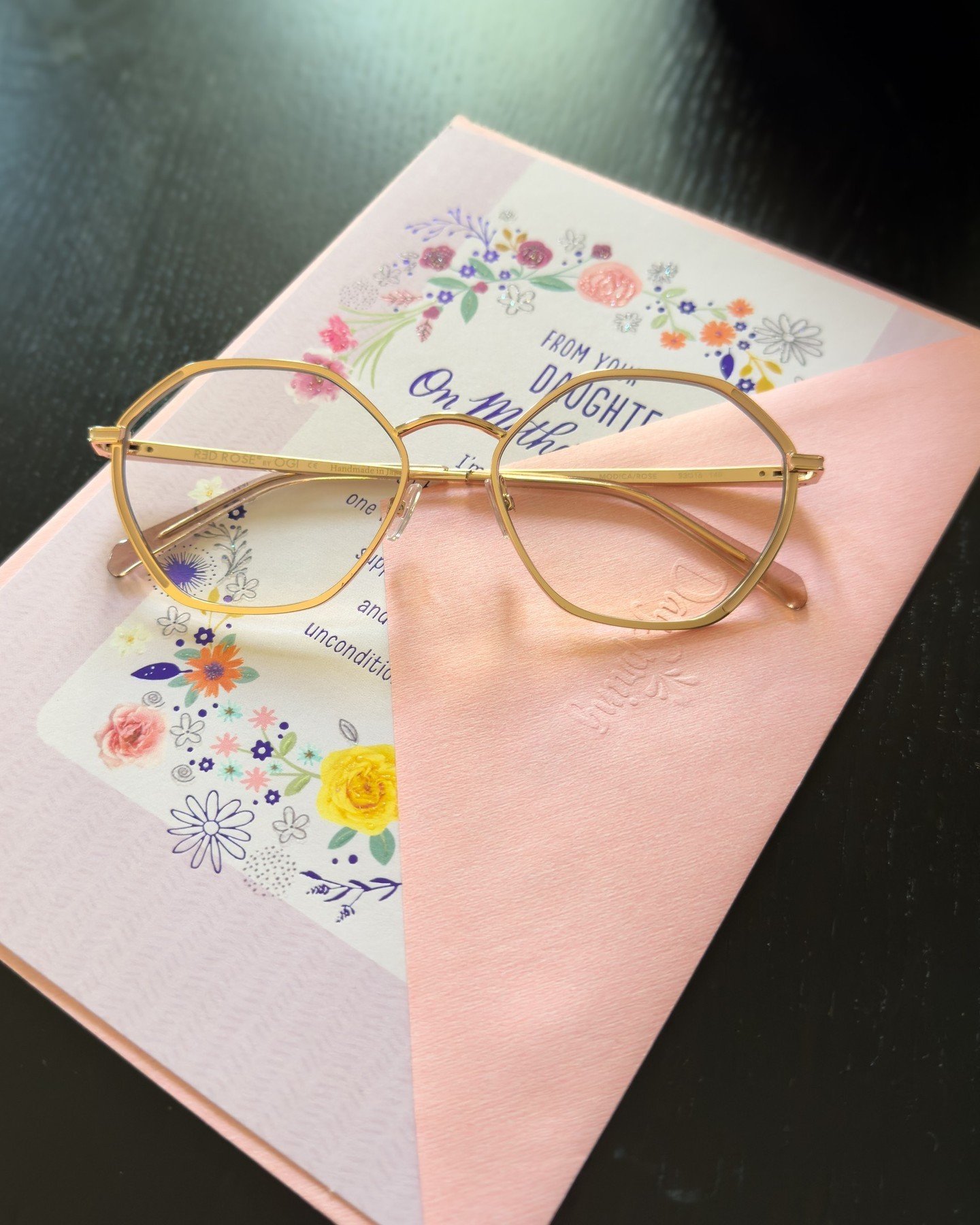 Just because she wears it well doesn&rsquo;t mean the weight is not heavy. 

Happy Mother&rsquo;s Day to all of the mothers keeping it together so the world keeps turning! We see you! 🥰

👓:OGI Eyewear

#mothersday #mothersruntheworld #happymothersd