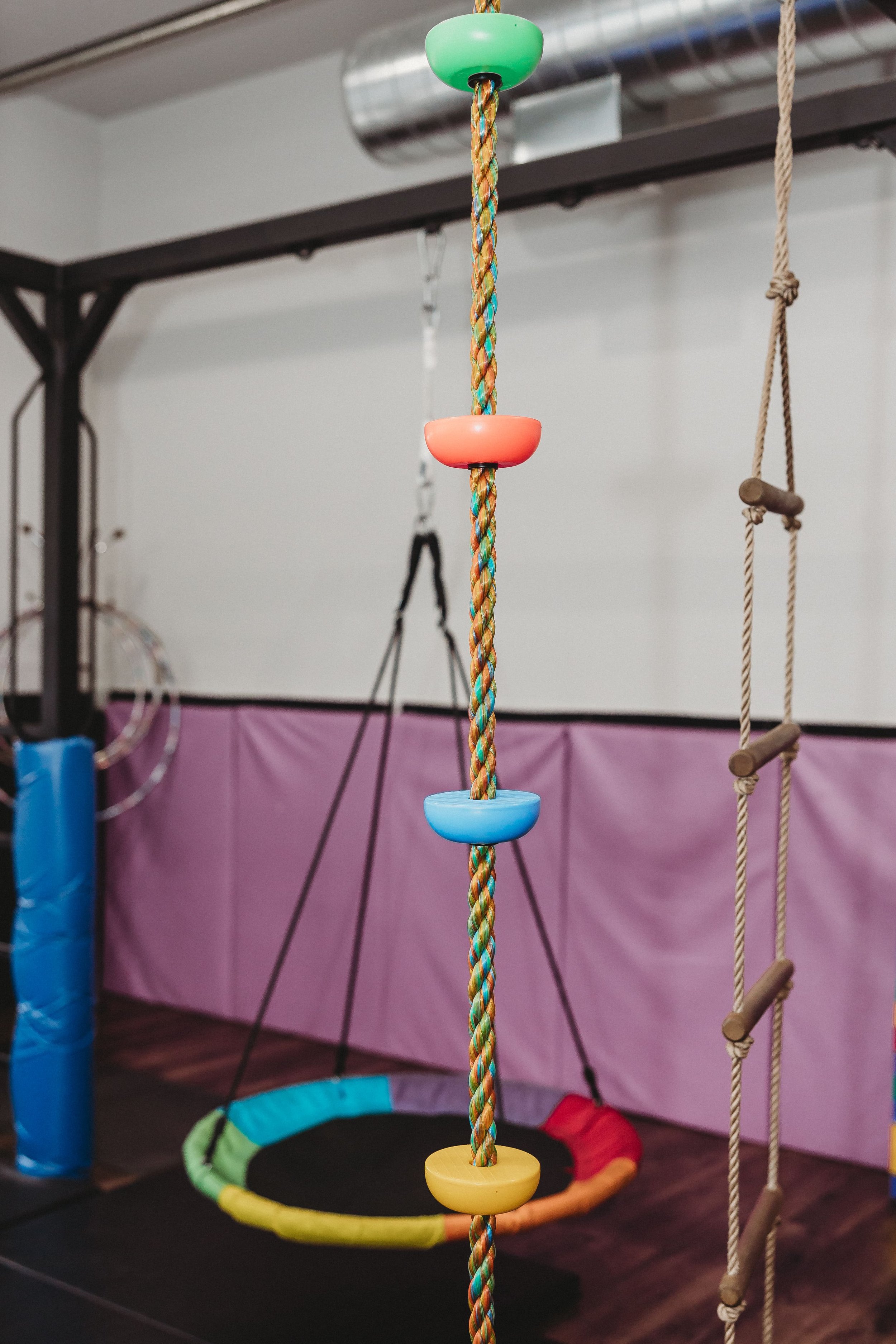  a photo depicting a climbing rope at a children’s gym 