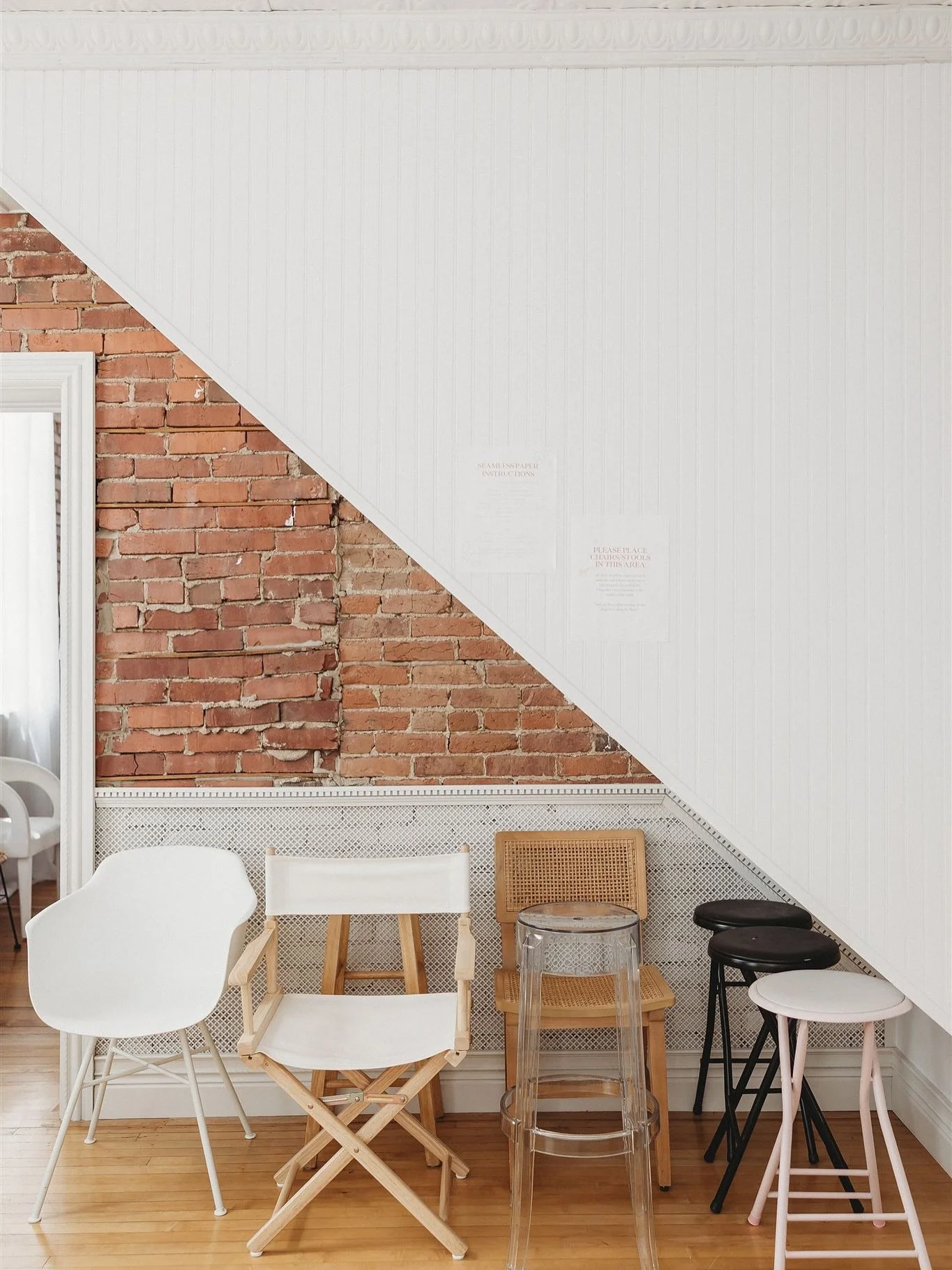 Did you know we have over 20 posing chairs/benches?! 

The studio is fully furnished with several options to work with for your next photoshoot. And we&rsquo;re always looking for more ways to switch it up in here 🤩🙌🏼🥳

Photos: @alwaysflourishing