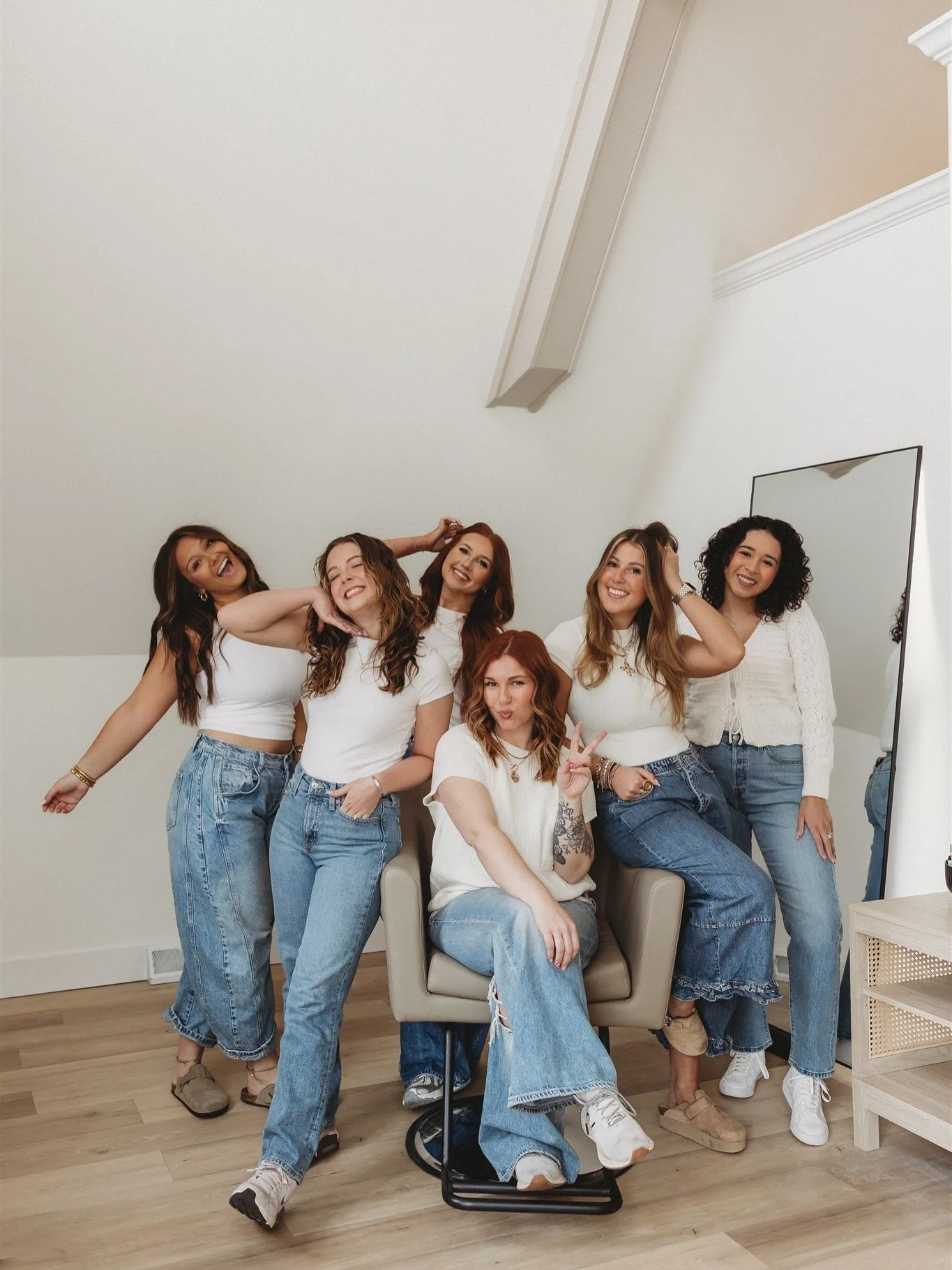 The final sesh of the full year brand with @thecollective.normal ! ✨

When this salon opened the doors, they invested in the full year brand and we just wrapped up our year together. Megan wanted to give each of the girls that signed on the chance to