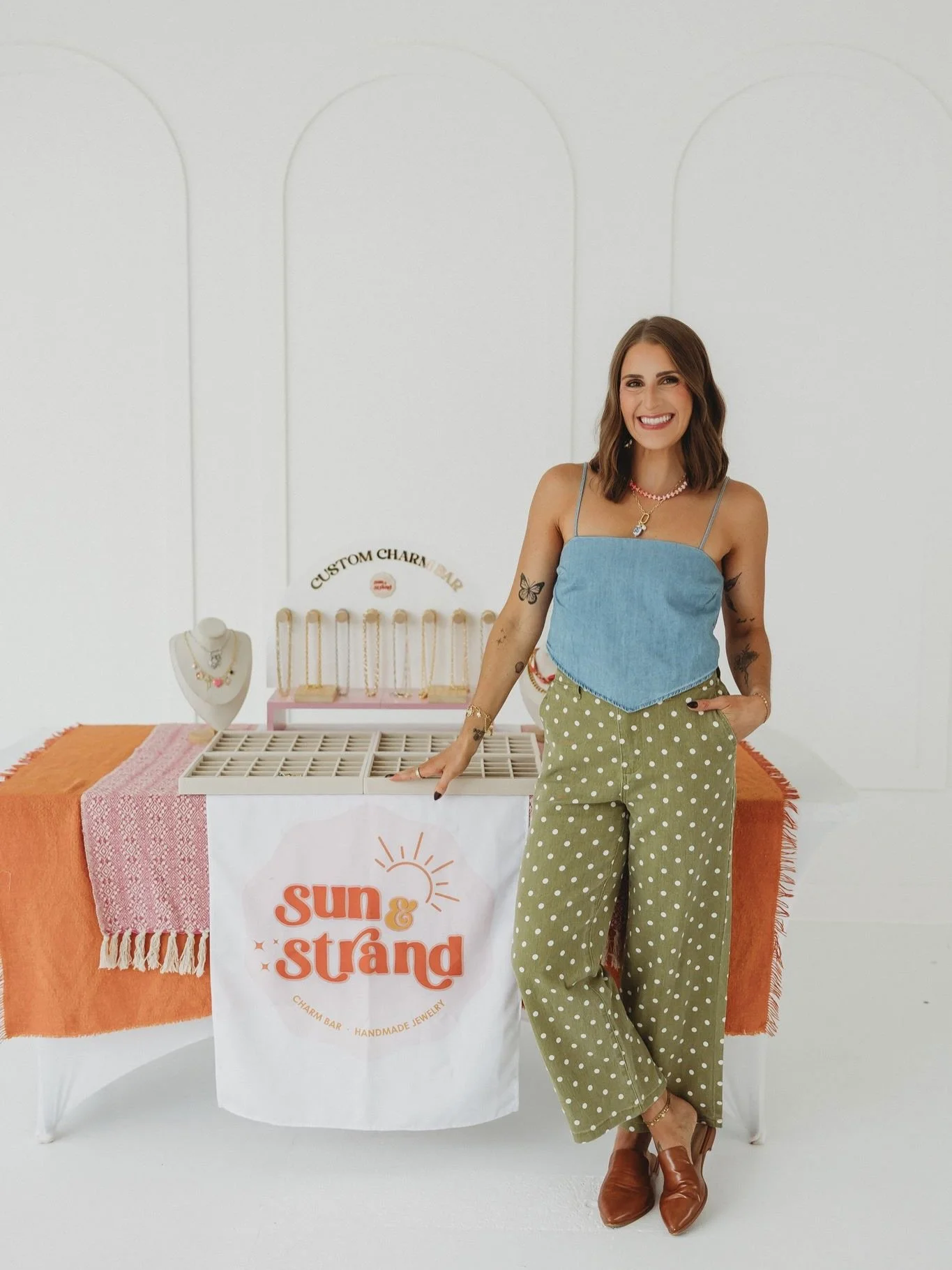 I get complimented on my jewelry a lot.. all thanks to the girl!! ✨ 

Meet Hannah with @shopsunandstrand - the jewelry queen!! 

I have loved getting to know Hannah and her brand over the past year!! And being able to capture all of her growth ✨ We r