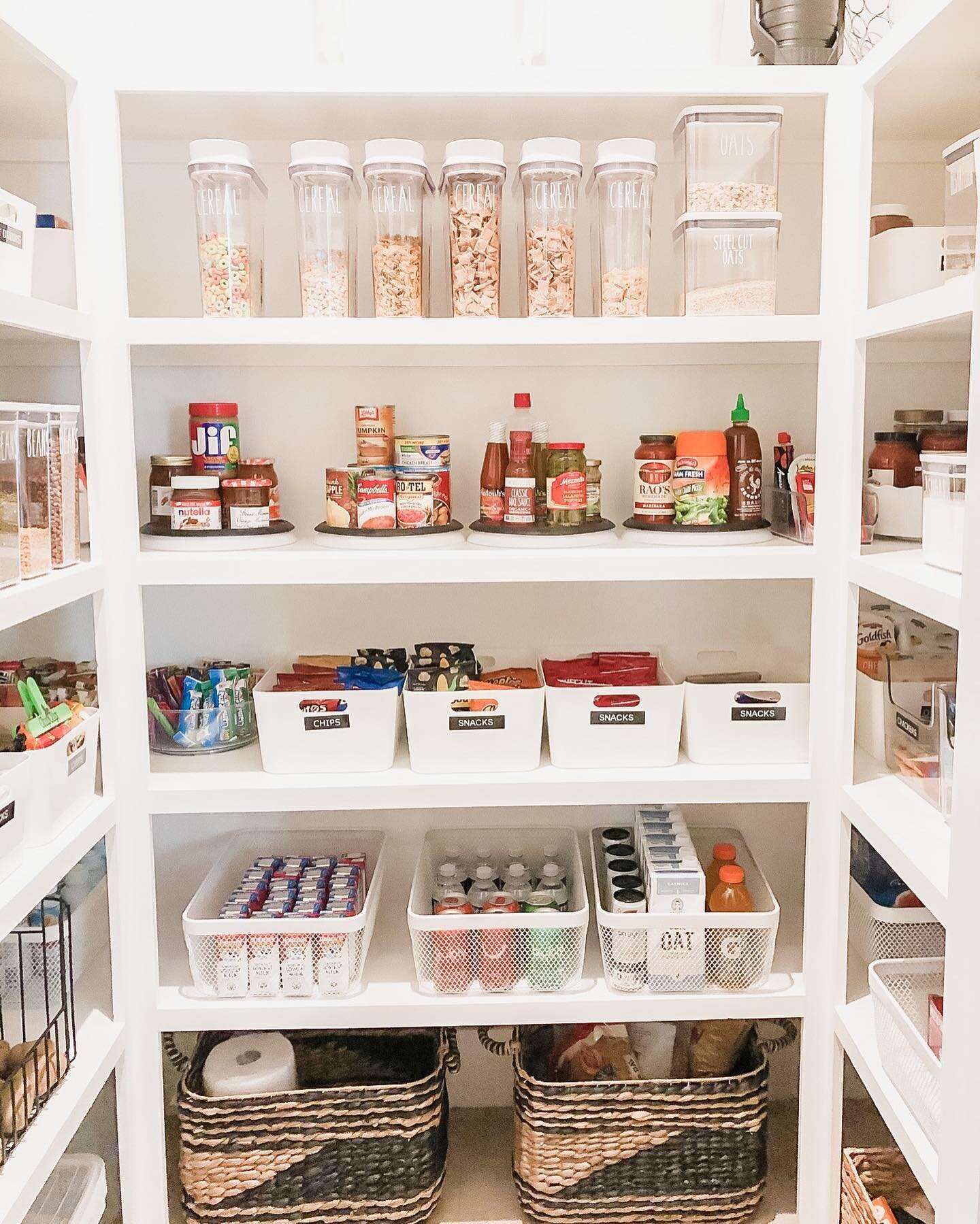 Getting organized is a journey there&rsquo;s no better feeling then reaching the AFTER! 
⠀⠀⠀⠀⠀⠀⠀⠀⠀
When this client came to me for help she was completely fed up with her disorganized pantry.
⠀⠀⠀⠀⠀⠀⠀⠀⠀
My absolute favorite part of the organizing proc