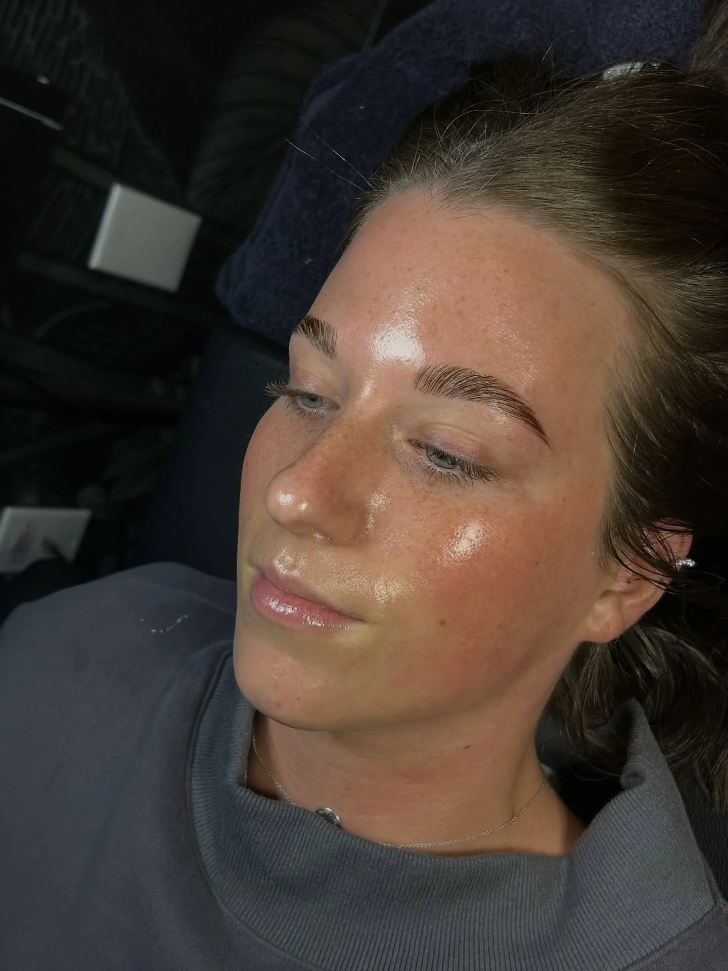 The Glow + Brow lamination by @skinhausxkenzie 

PS it&rsquo;s called The Glow for a reason ✨🫧

#skincare #facial #columbusesthetician