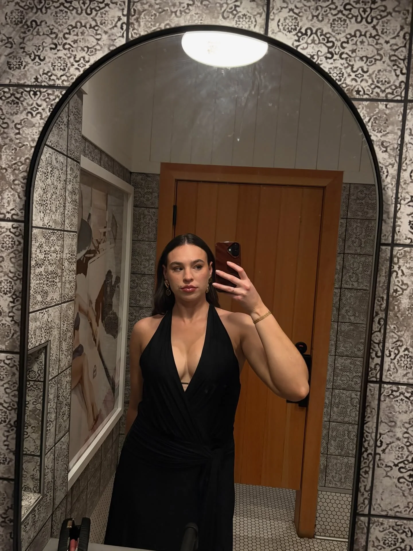 Client camera roll >>>

Nothing makes us happier than seeing your tan out in the wild like this. Smooth, even, natural glow that shows up in every setting, from golden hour by the water to a night out mirror pic.

This is your sign to book y