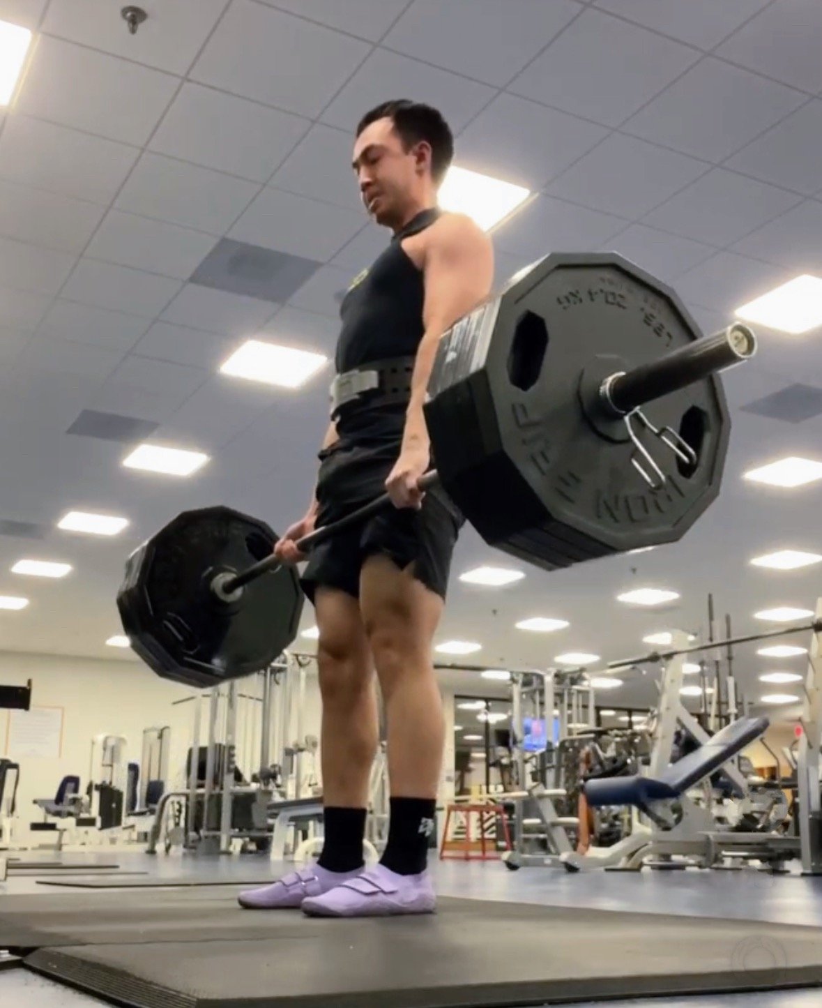 Tien weightlifting
