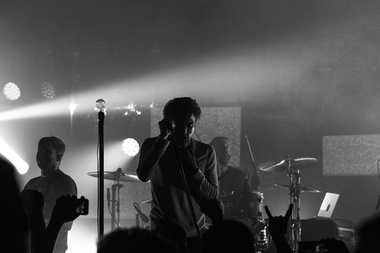 circa_survive_bnw_gasping_air.jpg