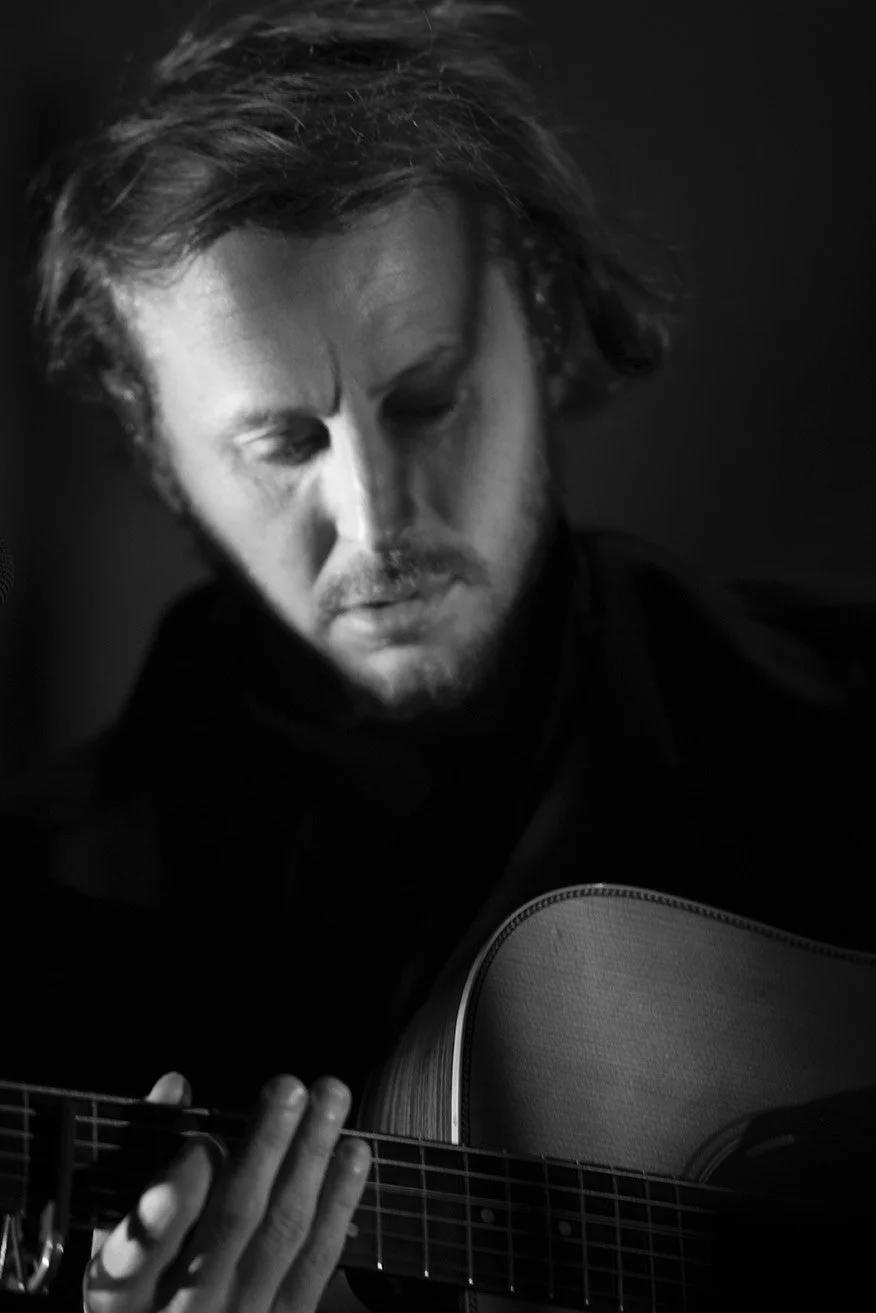 ben_howard_blurry_bnw.jpg