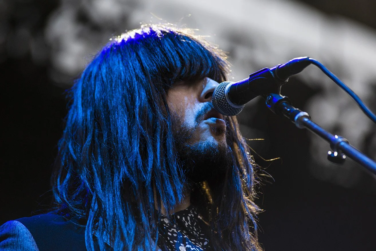 khruangbin_closeup_blue_singer.jpg