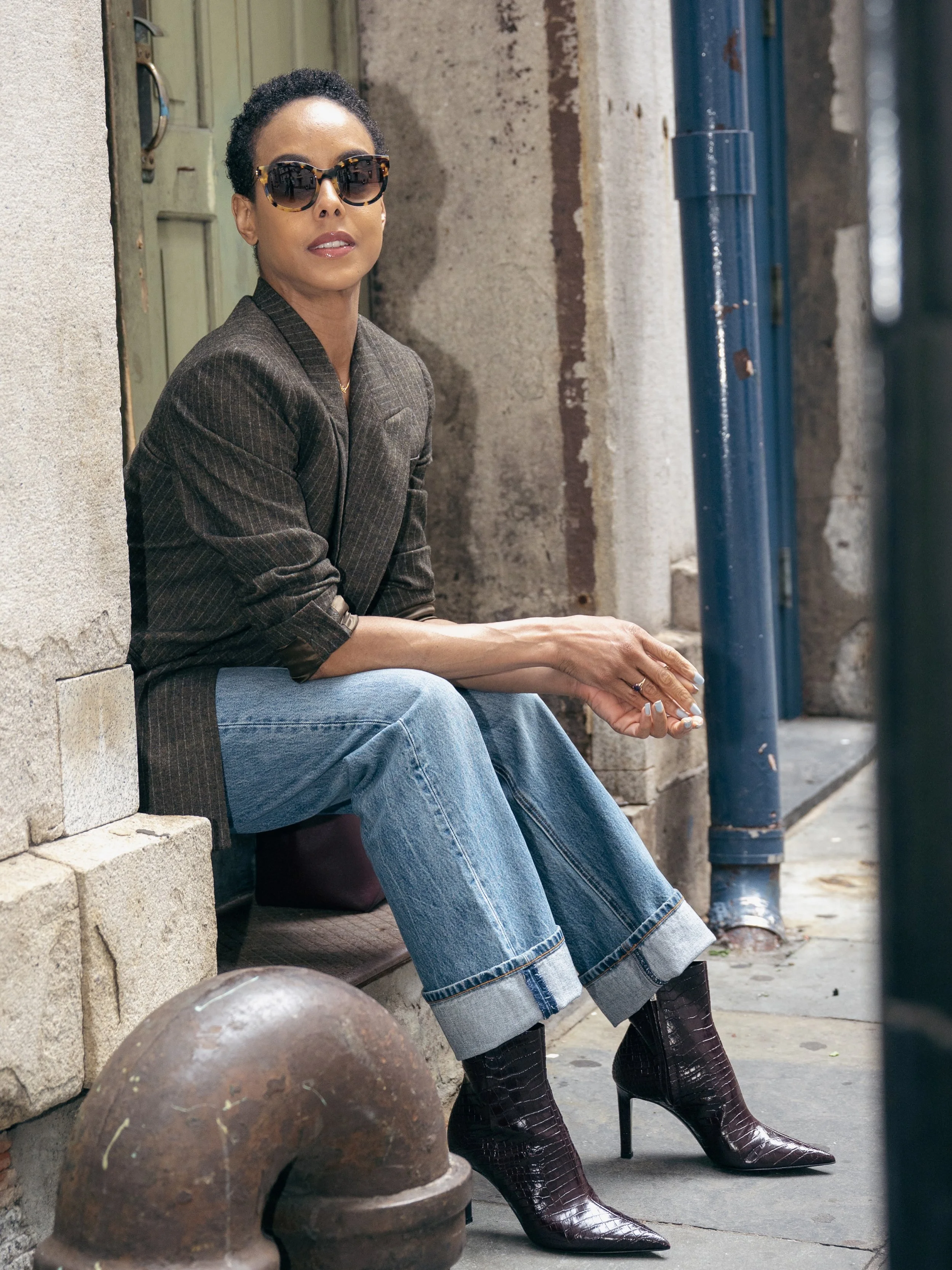 This body has been through it, yet, she still shows up in heels on cobblestone streets.

NYC, never let me shrink. 🗽

Blazer: @isabelmarant 
Jeans: @alexanderwangny 
Boots &amp; bag: @jimmychoo 
Sunglasses: @thierrylasry
Tank: @scanlantheodore 

📸: