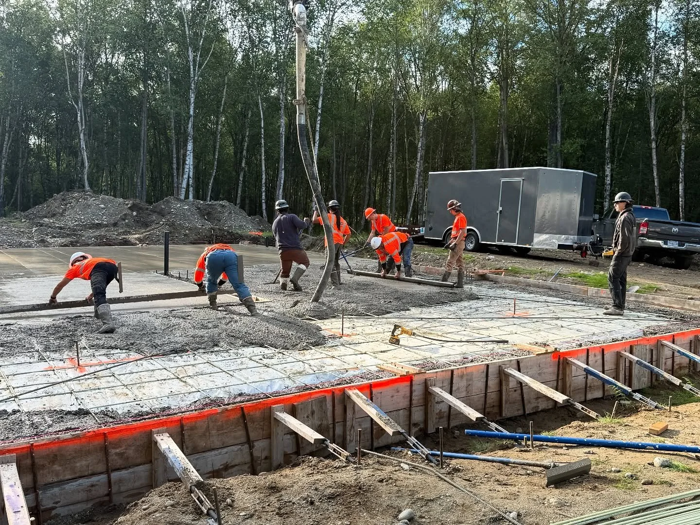 Tag-teaming this residential pour with the crew from @alaskaconcreteguy &mdash;always a good time when good people, fun jobs and great weather line up. 😎

#ConcreteStrong #ConcretePumping #AlaskaConcrete