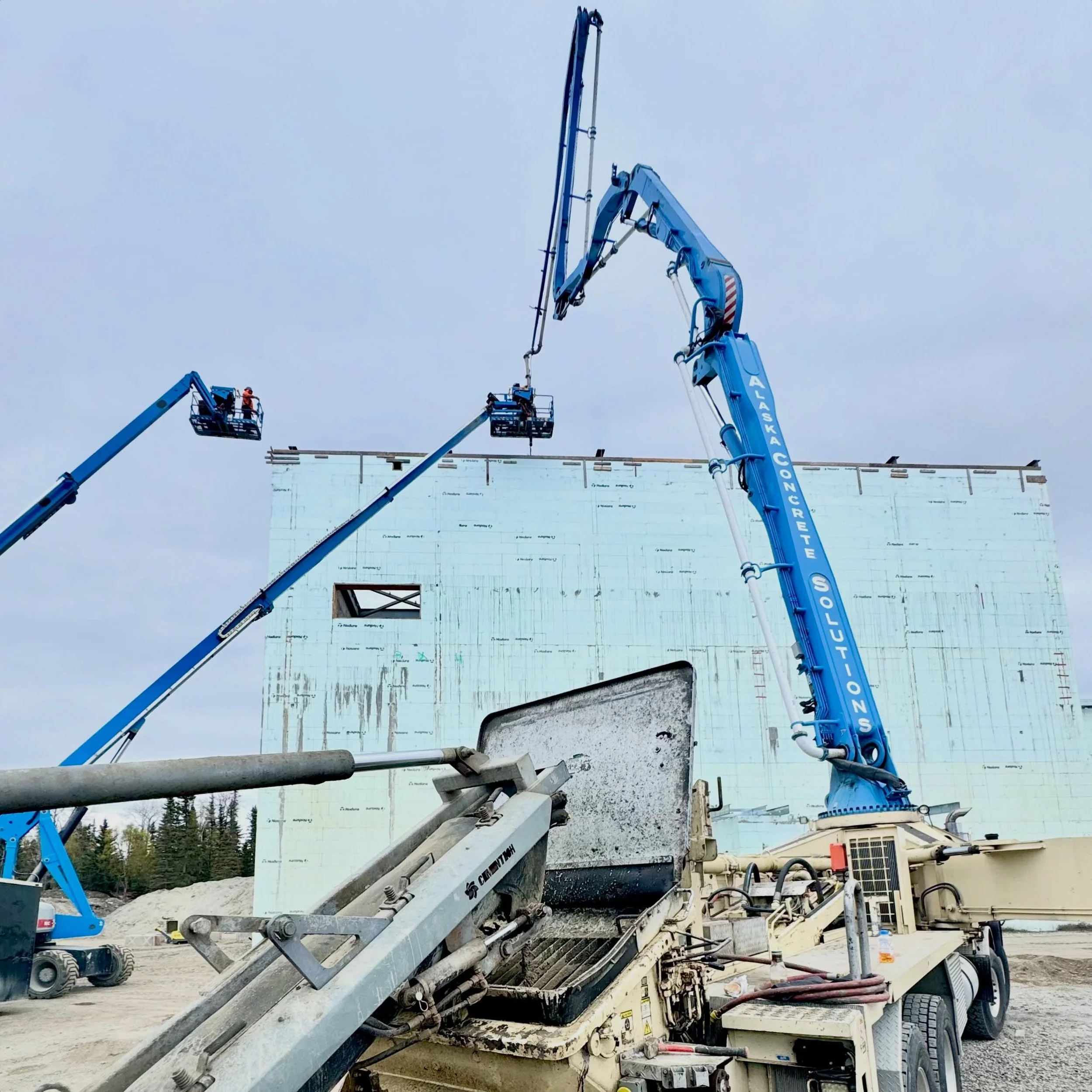 Final wall pour. ✔️

Nothing puts progress into perspective quite like the last load of concrete on these walls. 

This week our ACS crew completed the final concrete placement on the walls of the @alaskaprecastsolutions facility in Nikiski. Looking 