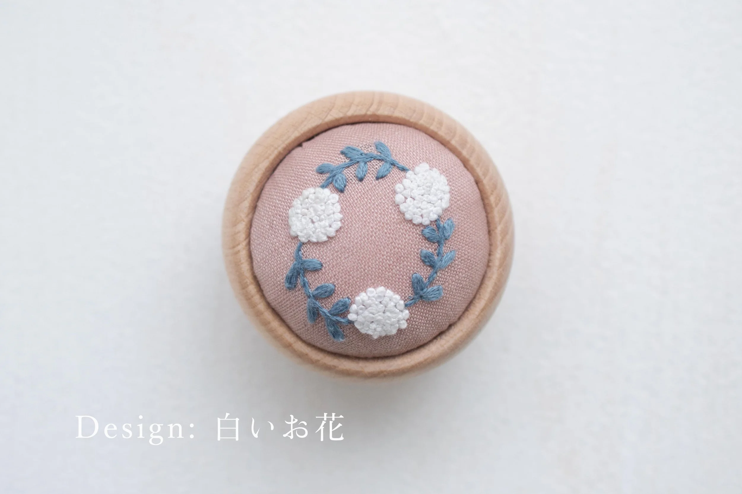 草花の刺繍ピンクッション — 北欧てしごと教室