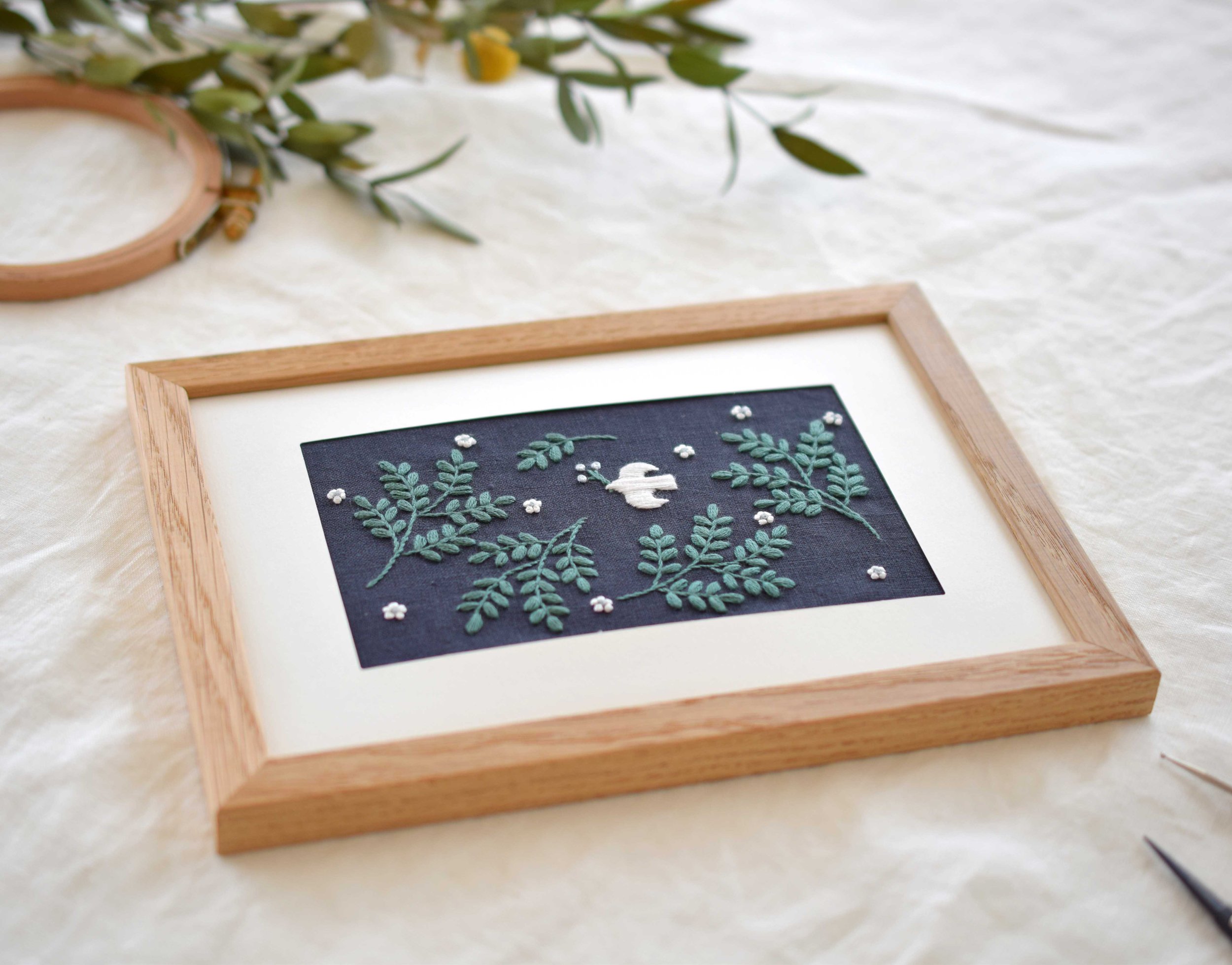 草木と小鳥の刺繍ミニフレーム — 北欧てしごと教室