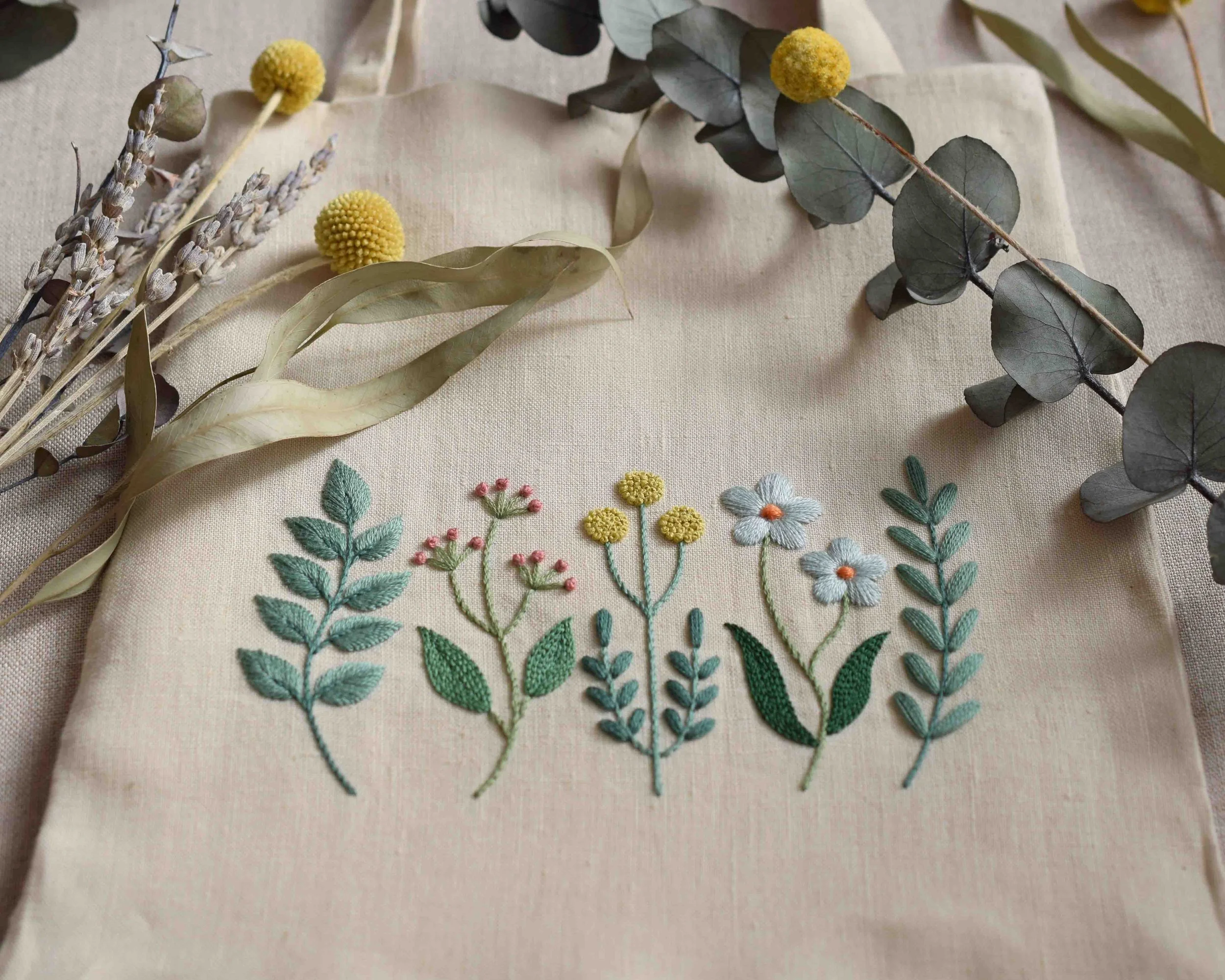 草木のモチーフ5つ トートバッグ刺繍キット — 北欧てしごと教室