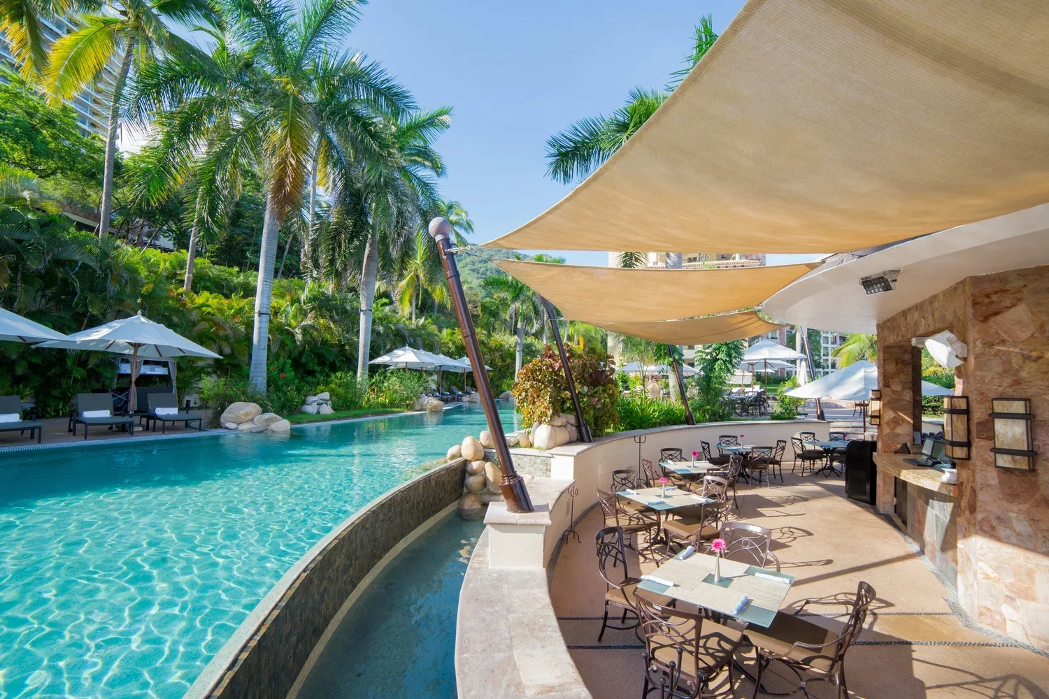 GBPV-dining-aquazul-restaurant-03.webp