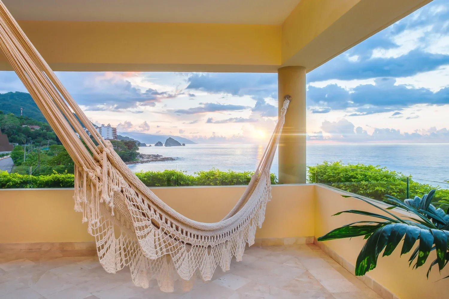 GBPV-suites-honeymoon-ocean-front-high_03.webp