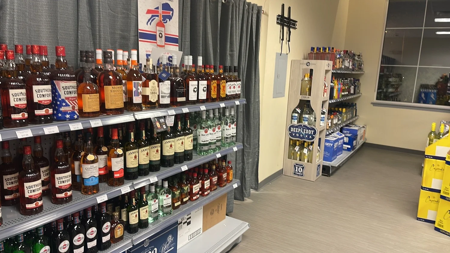 corks &amp; spritz Liquors