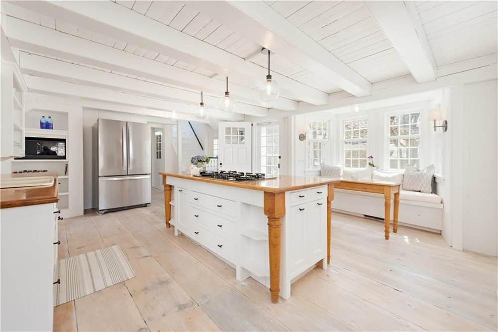Luxe_and_Livable_Interior_Design_Blog_by_Maloney_Interiors_of_Newport_Rhode_Island_11_Westerly_Rd_by_Mott_and_Chace_Watch_Hill_13.jpeg