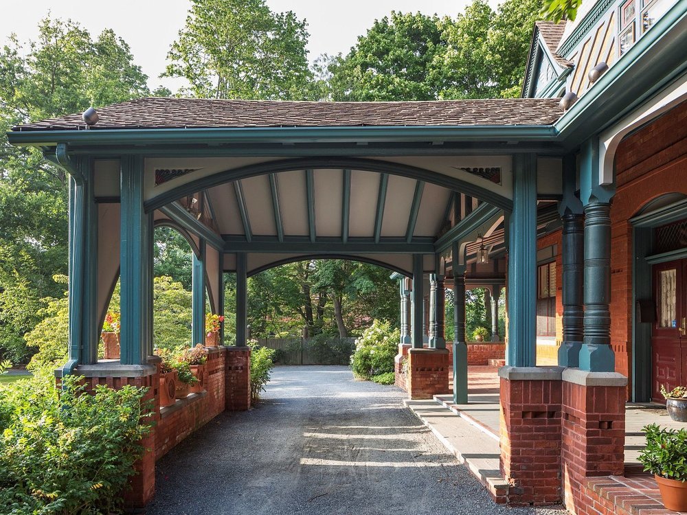 Luxe+&+Livable+Interior+Design+Blog+Newport+RI+328+Bellevue+Ave.jpeg