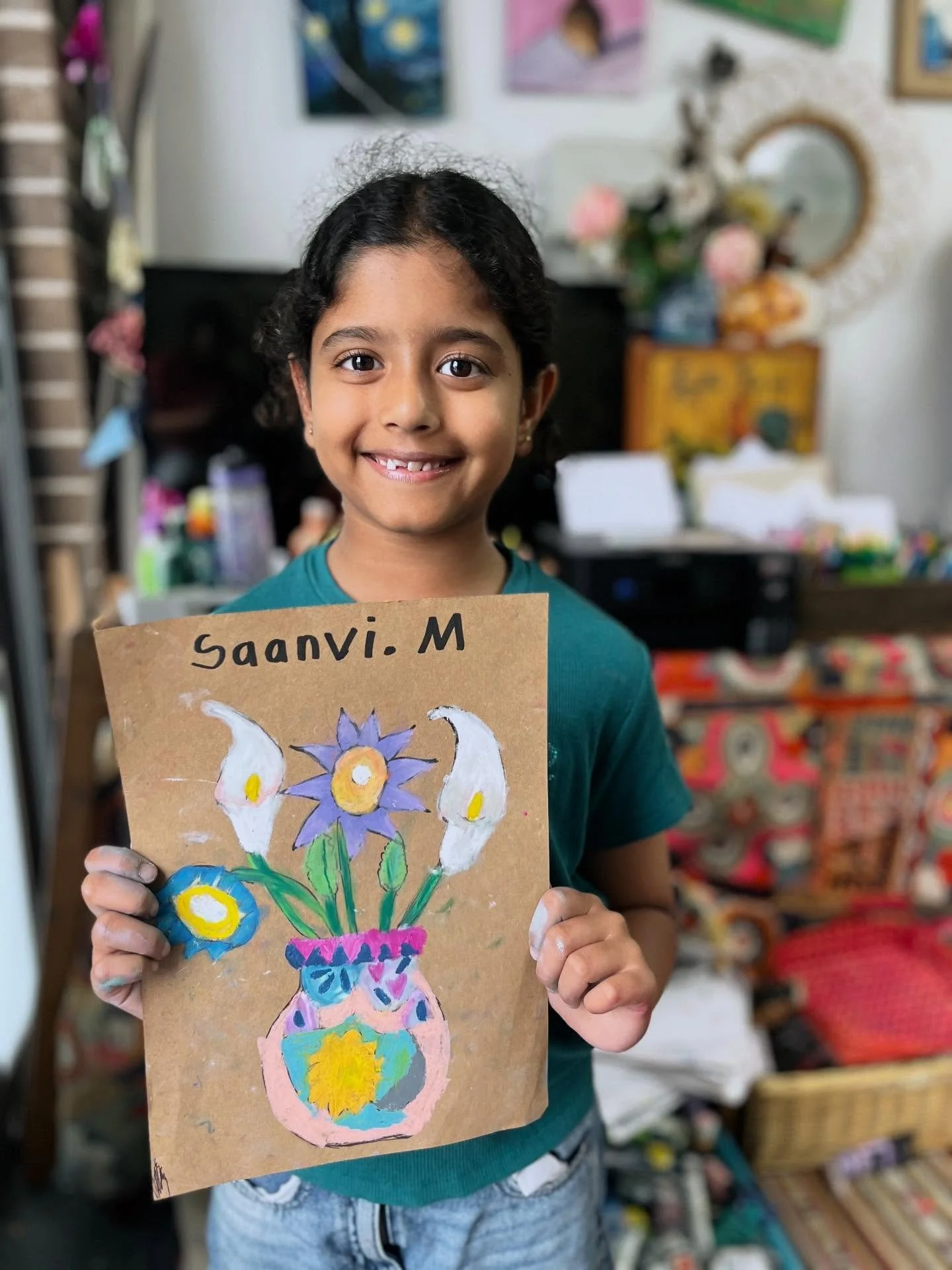 Learning about Mexican art and its beautiful motifs .

The kids explored Amate art, discovering how flowers and birds are commonly used to tell stories about nature and culture. Students  created their own flower compositions, filling them with vibra