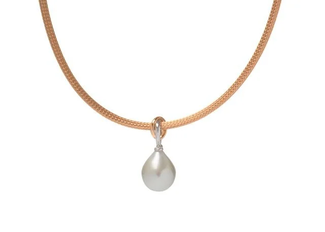 Gold necklace with a pearl pendant