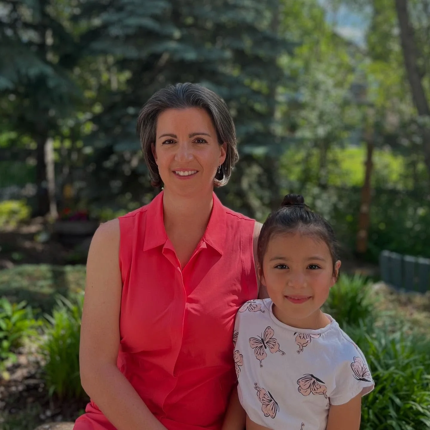 Hi, I&rsquo;m Jess Hess &mdash; the heart and hands behind Philosophy Wellness.

I wear a few hats:

🥗 Registered Dietitian &mdash; helping you feel confident in your relationship with food.

🤲 Massage &amp; Fascia Stretch Therapist &mdash; helping