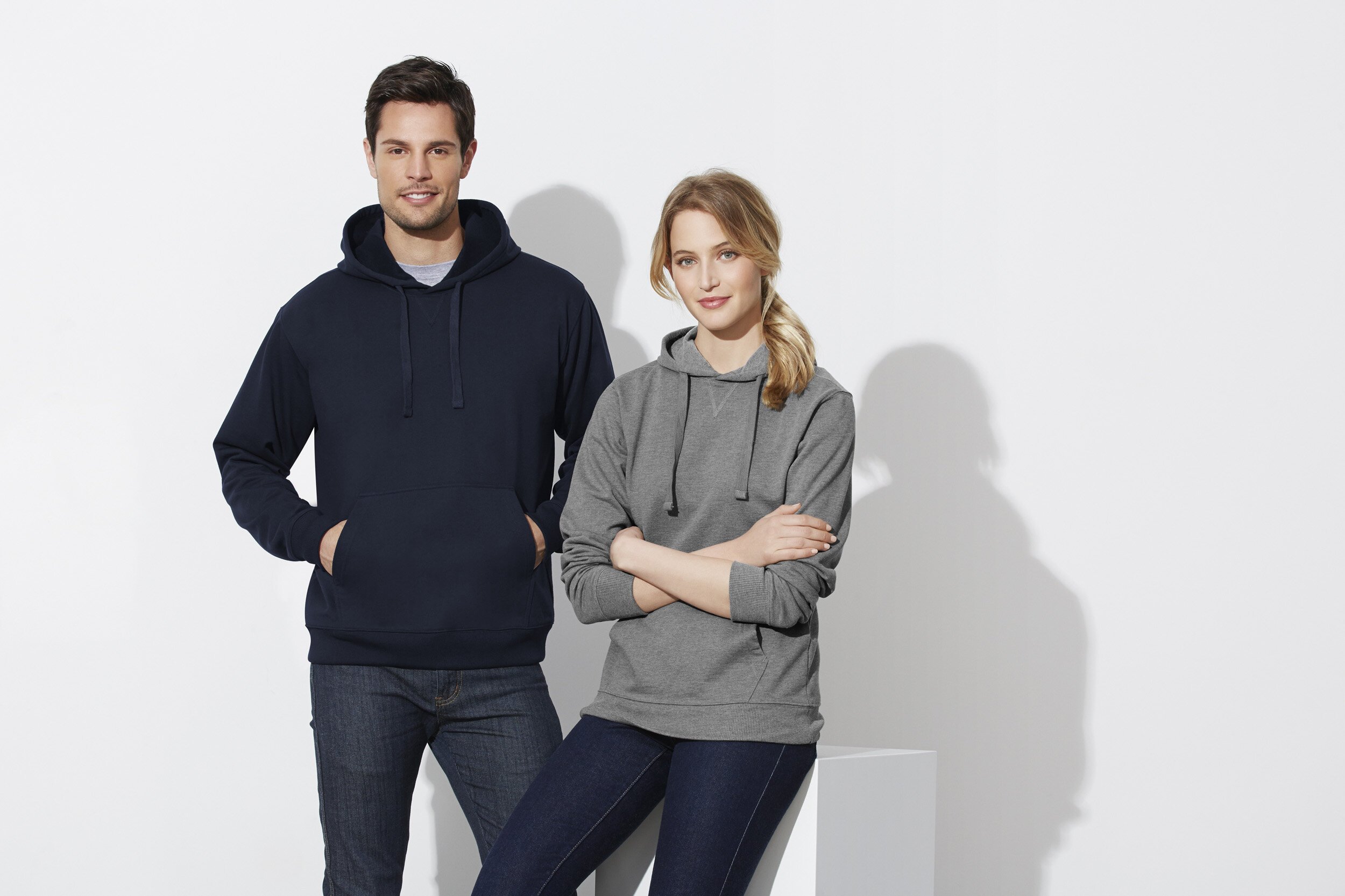 SW760M+SW760L_Worn_Navy_GreyMarle.jpg